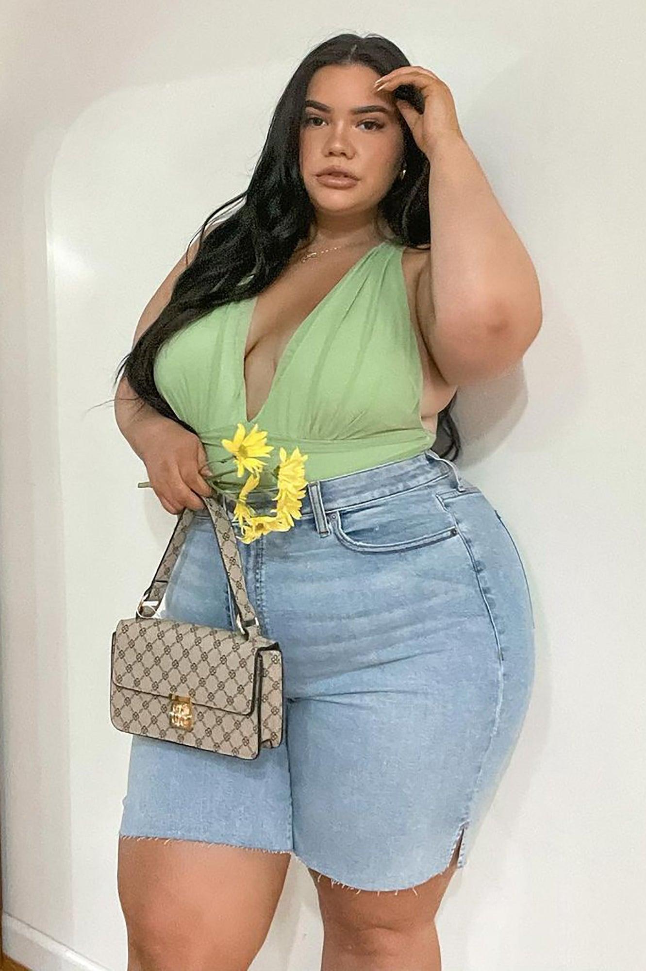 Everything's Good Super Stretch Denim Bermudas - Light Blue Wash Product Image