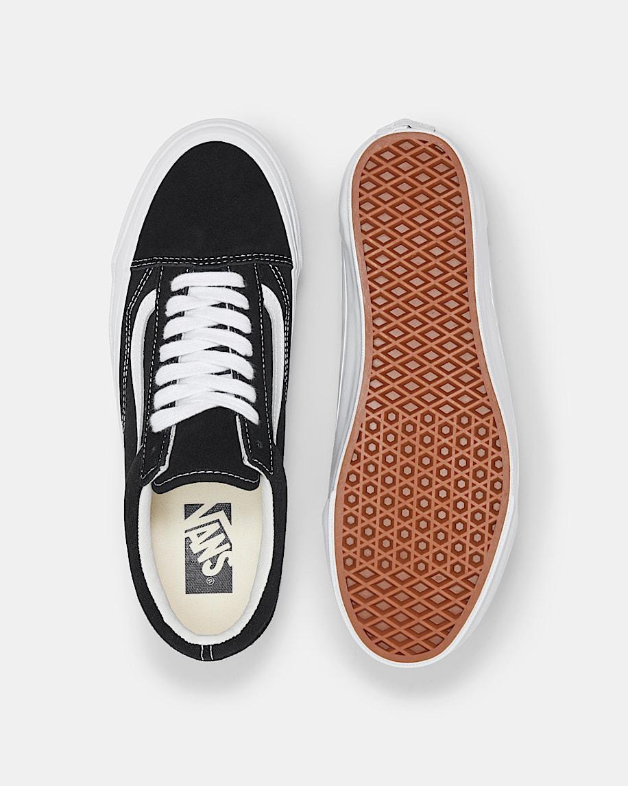 Premium Old Skool Shoe in Black / White| Vans US Product Image