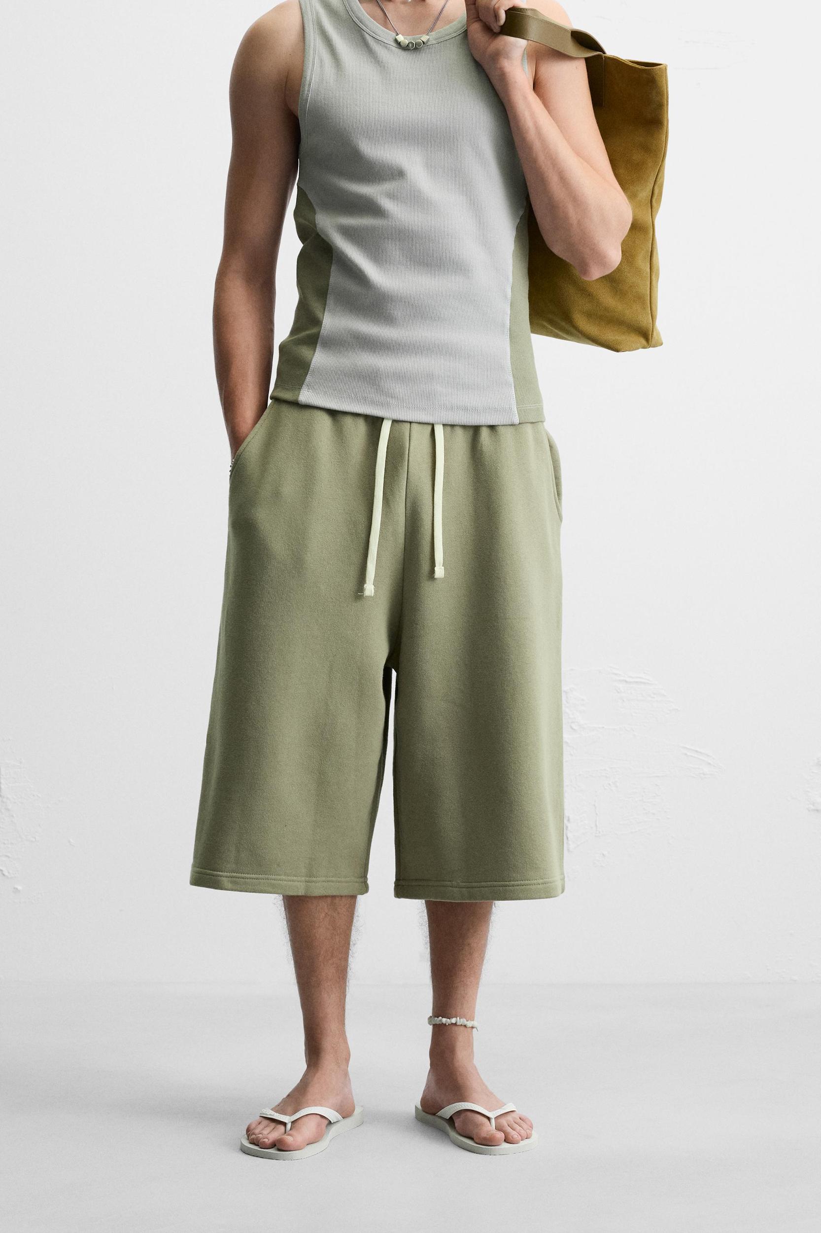 OVERSIZED FIT JOGGER SHORTS Product Image