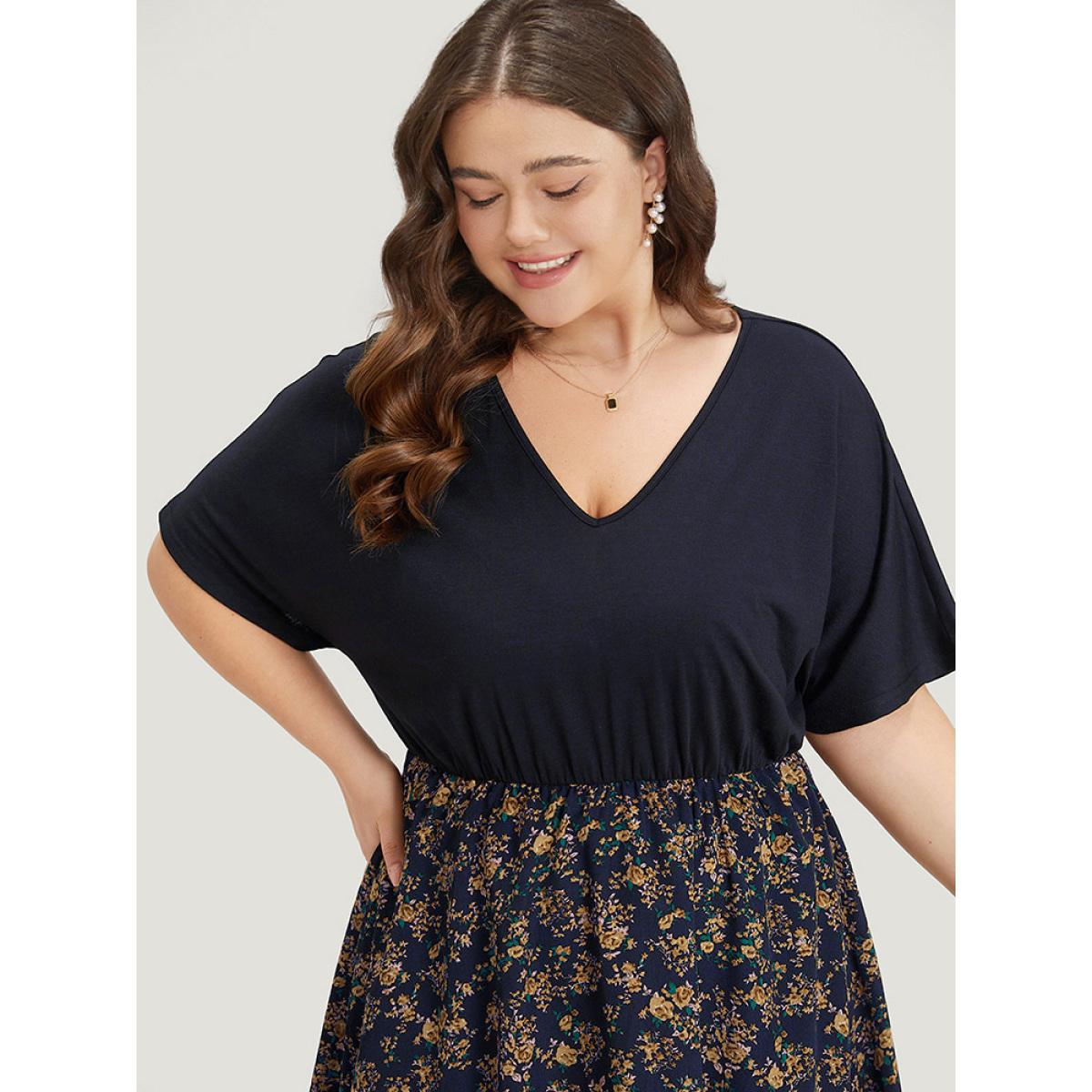 Plus Size Ditsy Floral Patchwork Pocket Batwing Sleeve Dress Indigo Women Elegant Plain V-neck Short sleeve Curvy Midi Dress BloomChic 22-24/3X Product Image