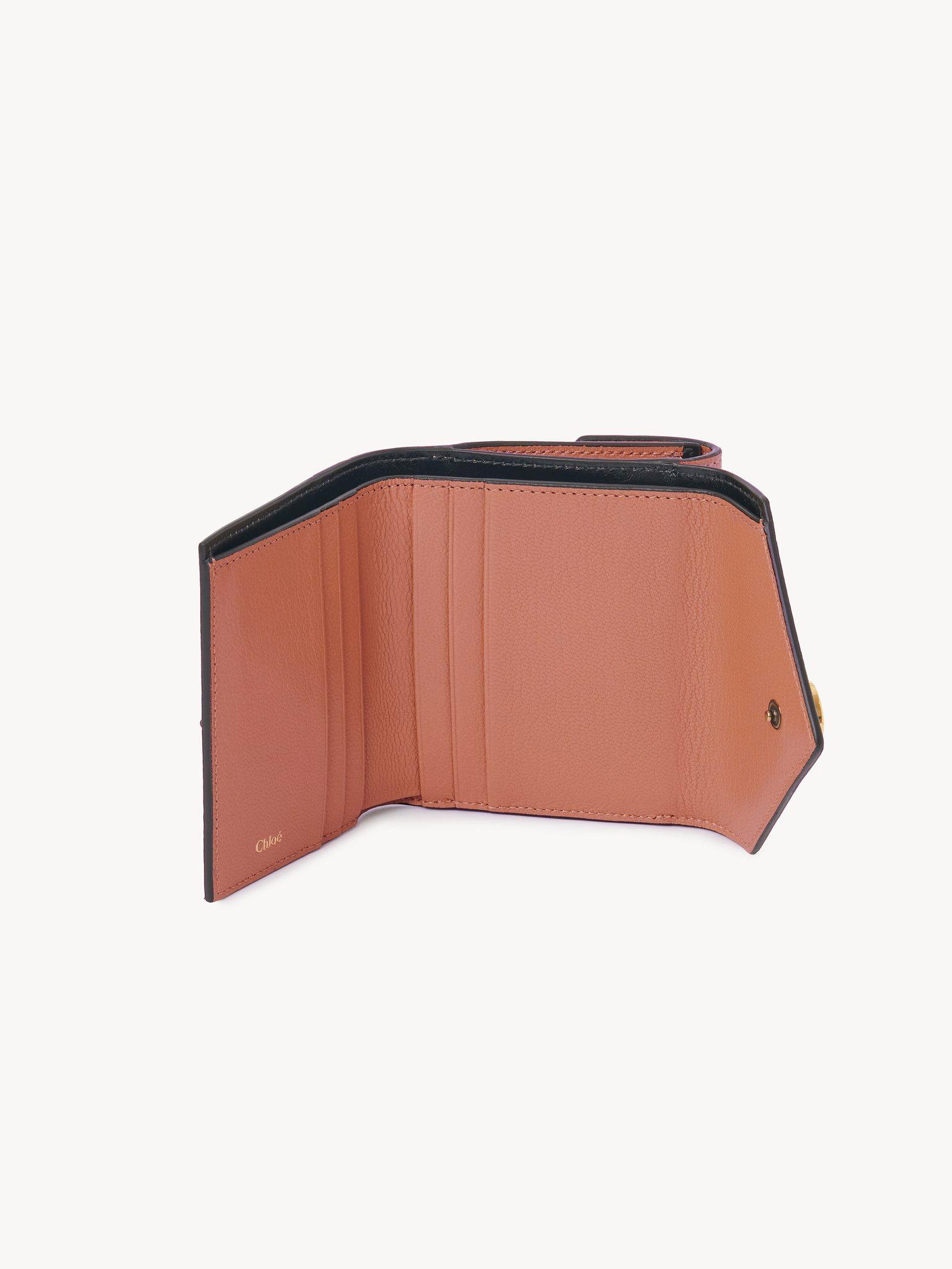 Small Envelope tri-fold in grained leather Product Image