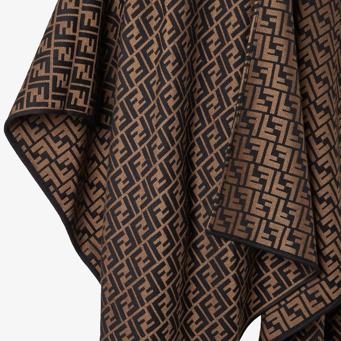 PonchoBrown wool and silk poncho Product Image