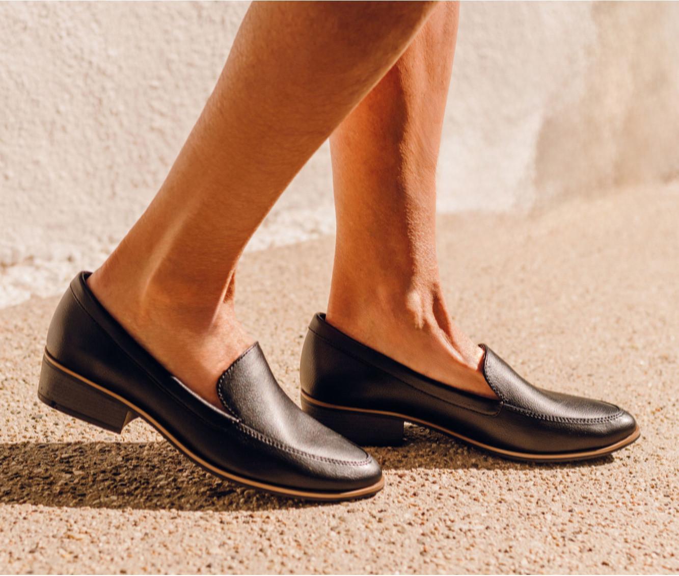 Women's Baretraps Hydie Loafers Product Image