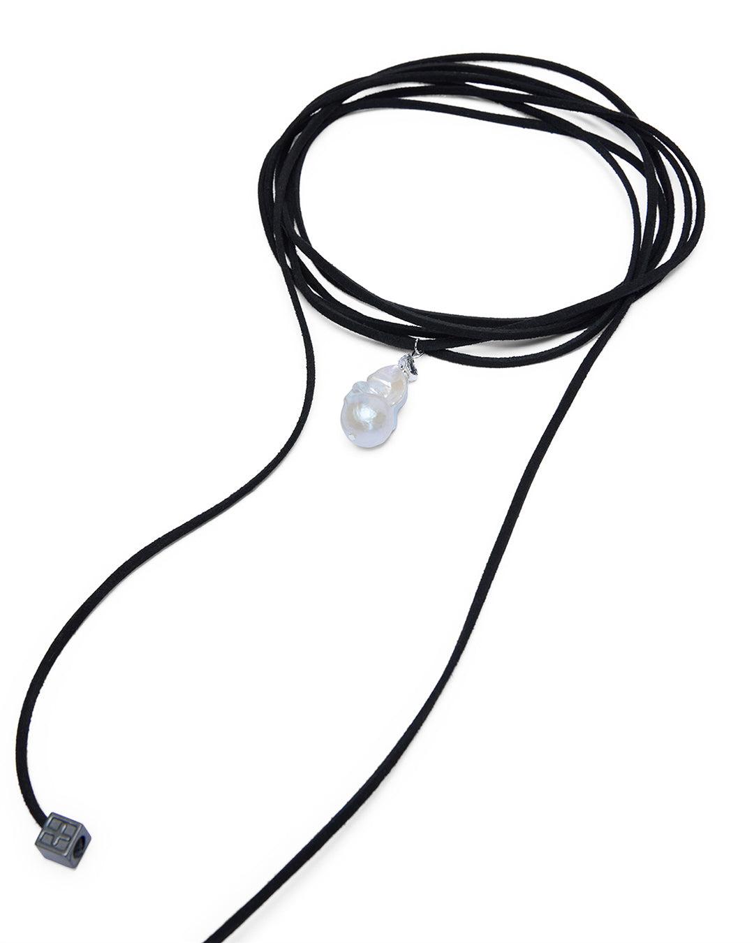 NOIR PEARL CHOKER Female Product Image