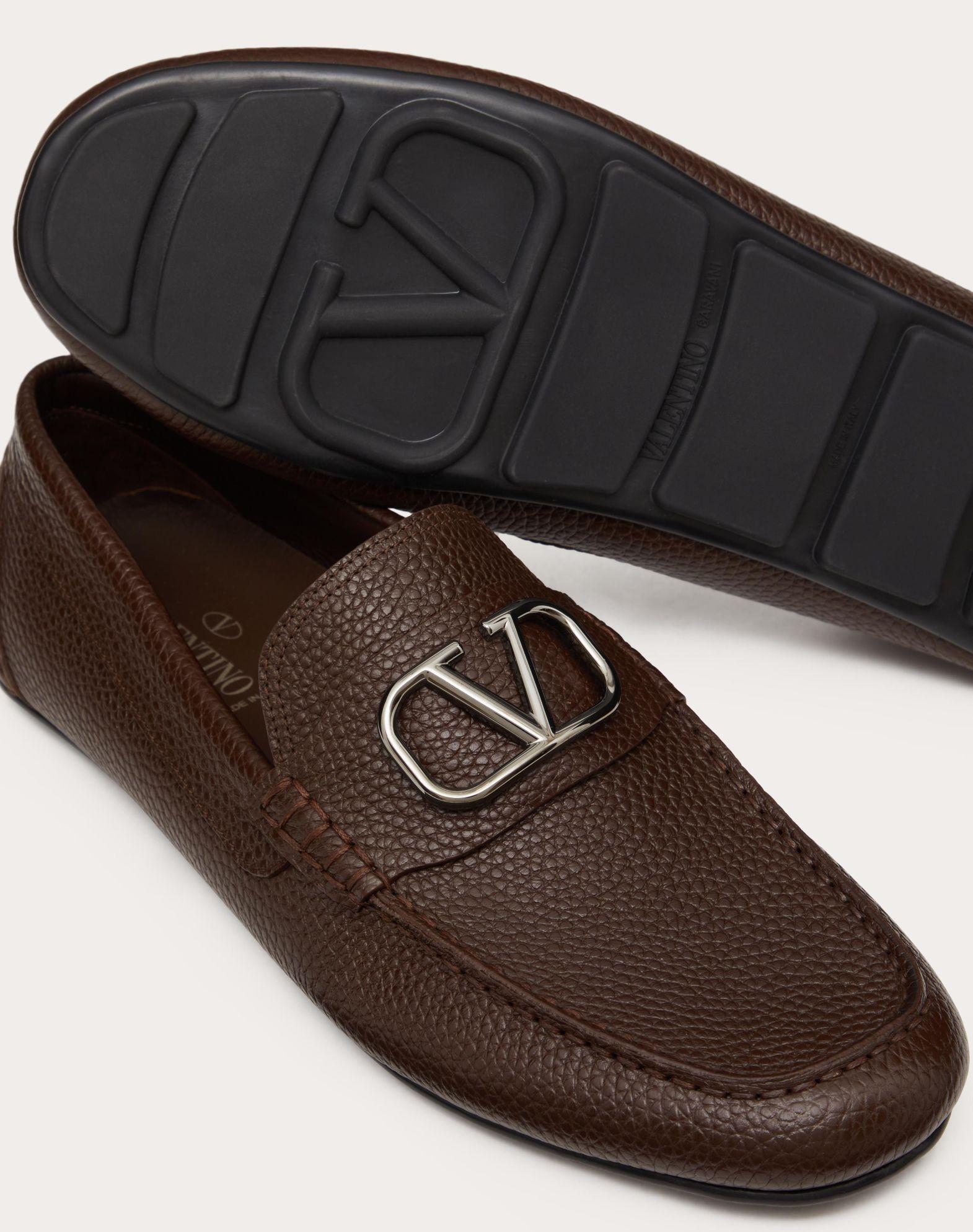 VLOGO SIGNATURE GRAINY CALFSKIN DRIVING SHOE Product Image