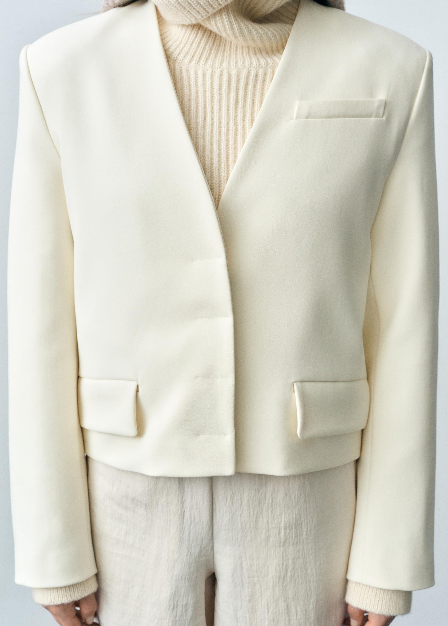 Structured cropped blazer - Women | MANGO USA Product Image