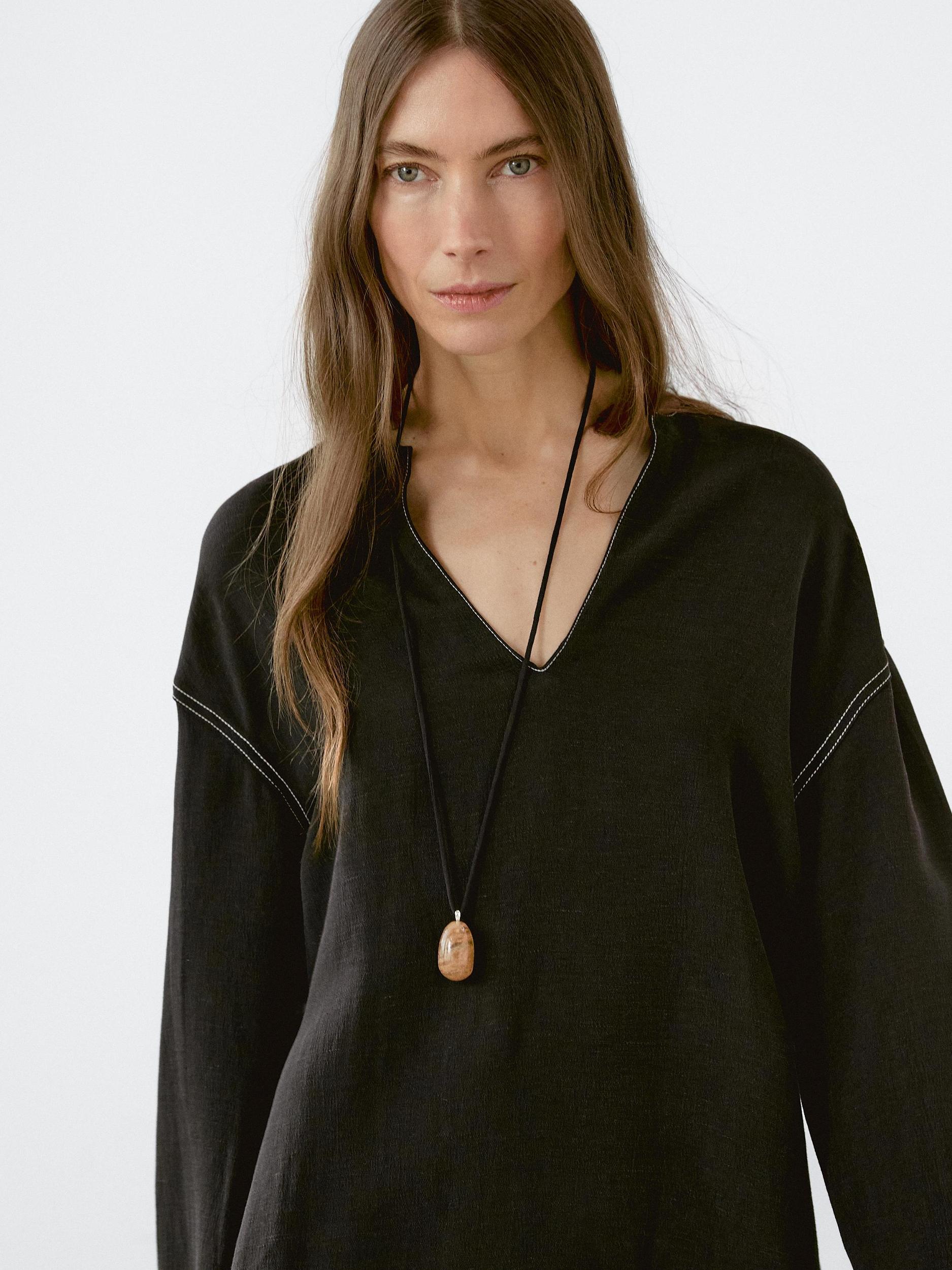 Flowing shirt with contrast seams Product Image