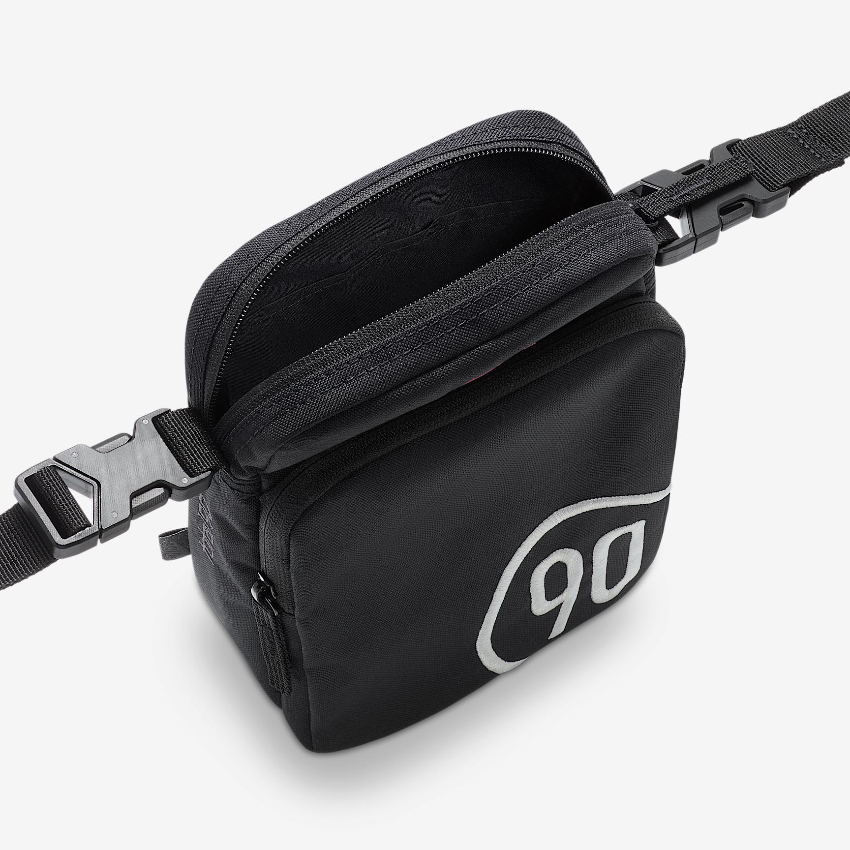 Nike Heritage Total 90 Crossbody Bag (4L) Product Image