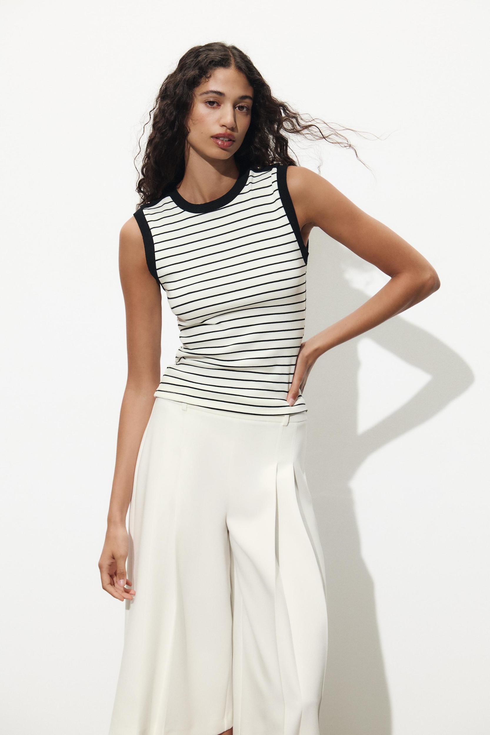 STRIPED BUTTON T-SHIRT Product Image