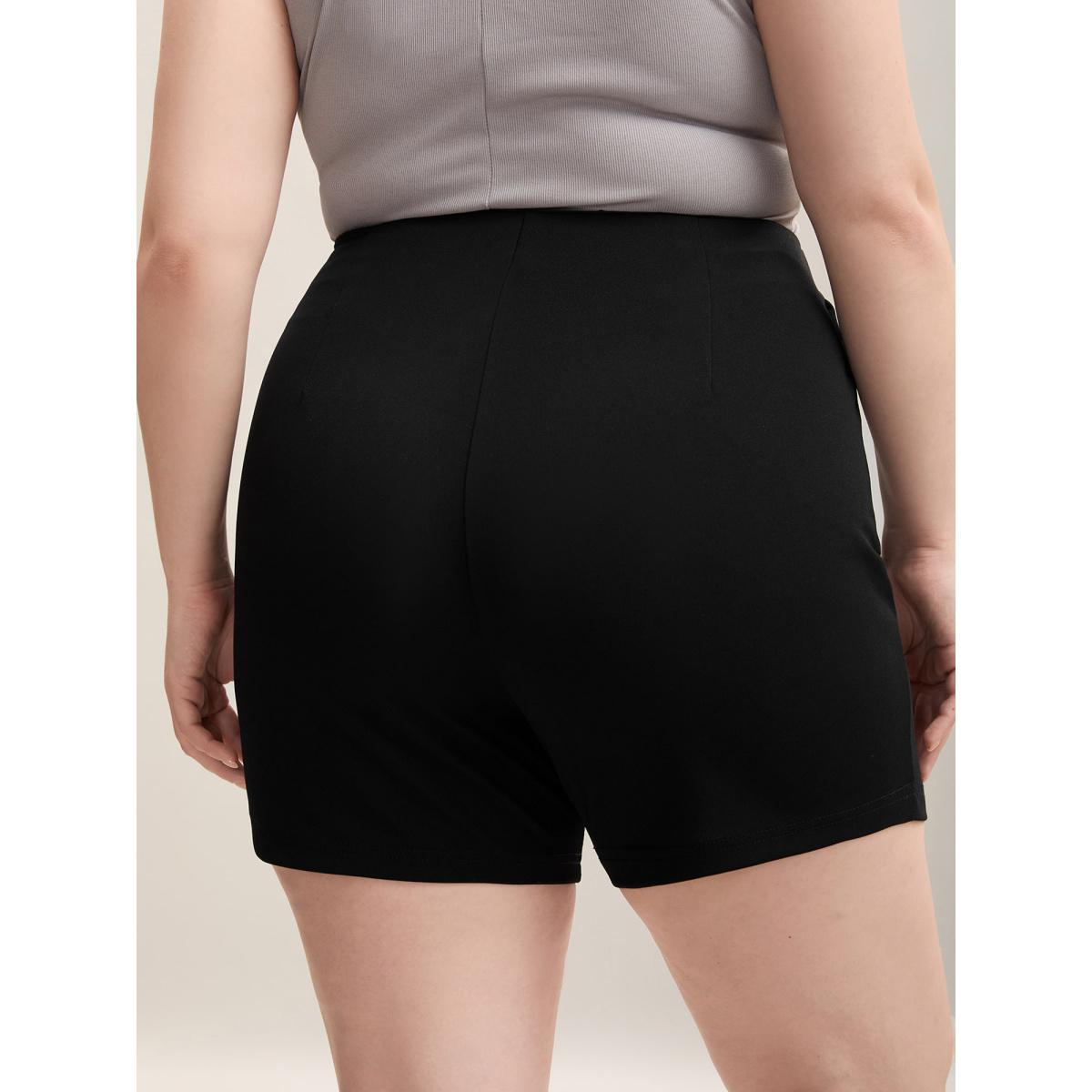 Plus Size Stretchy Waist Pleated Pull-On Shorts Women Black Casual Pleated Bodycon Everyday Shorts BloomChic 30/6X Product Image
