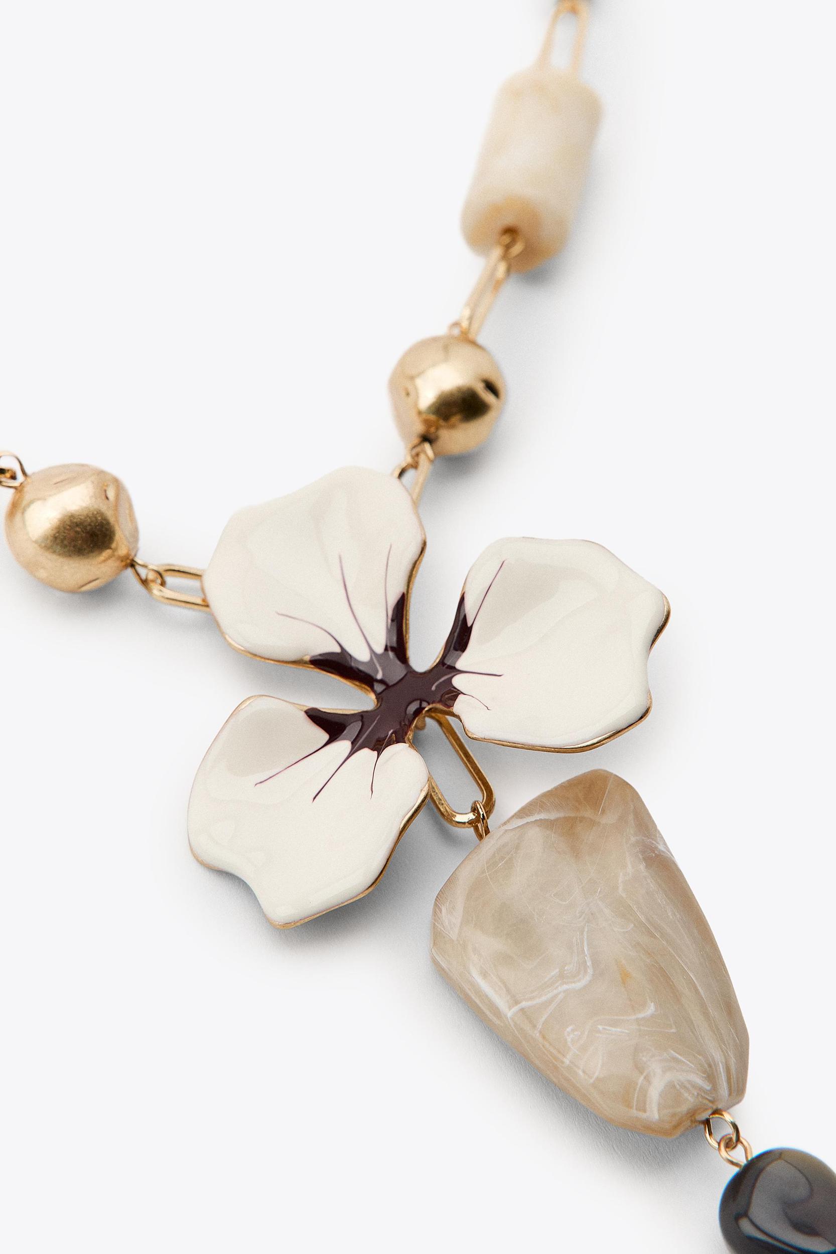 FLOWER STONE NECKLACE Product Image