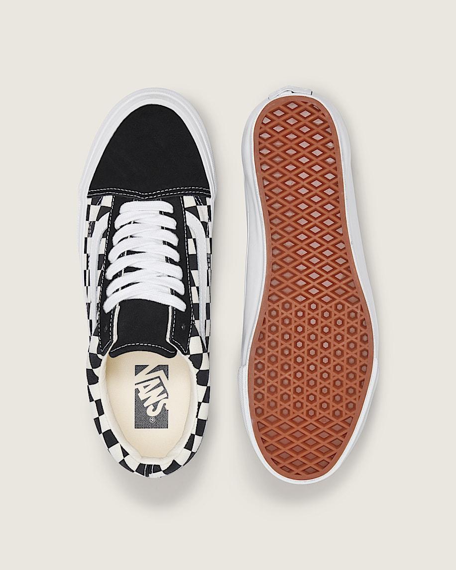 Premium Old Skool Shoe in Black / White| Vans US Product Image