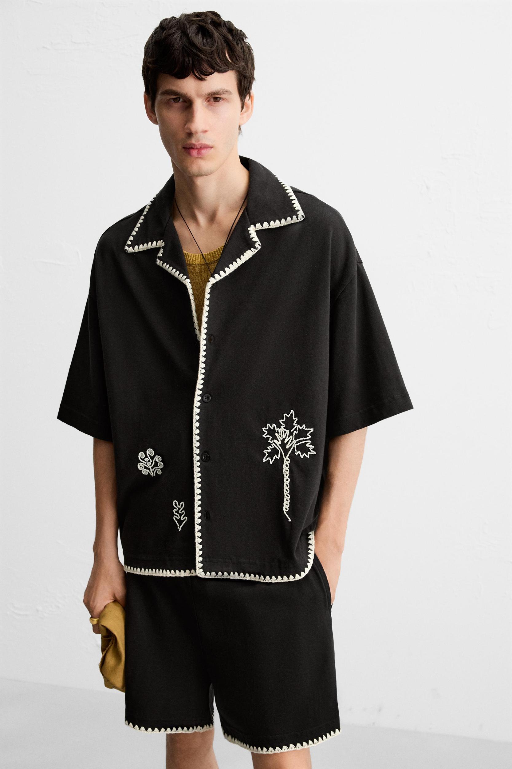 CONTRAST EMBROIDERY SHORTS Product Image