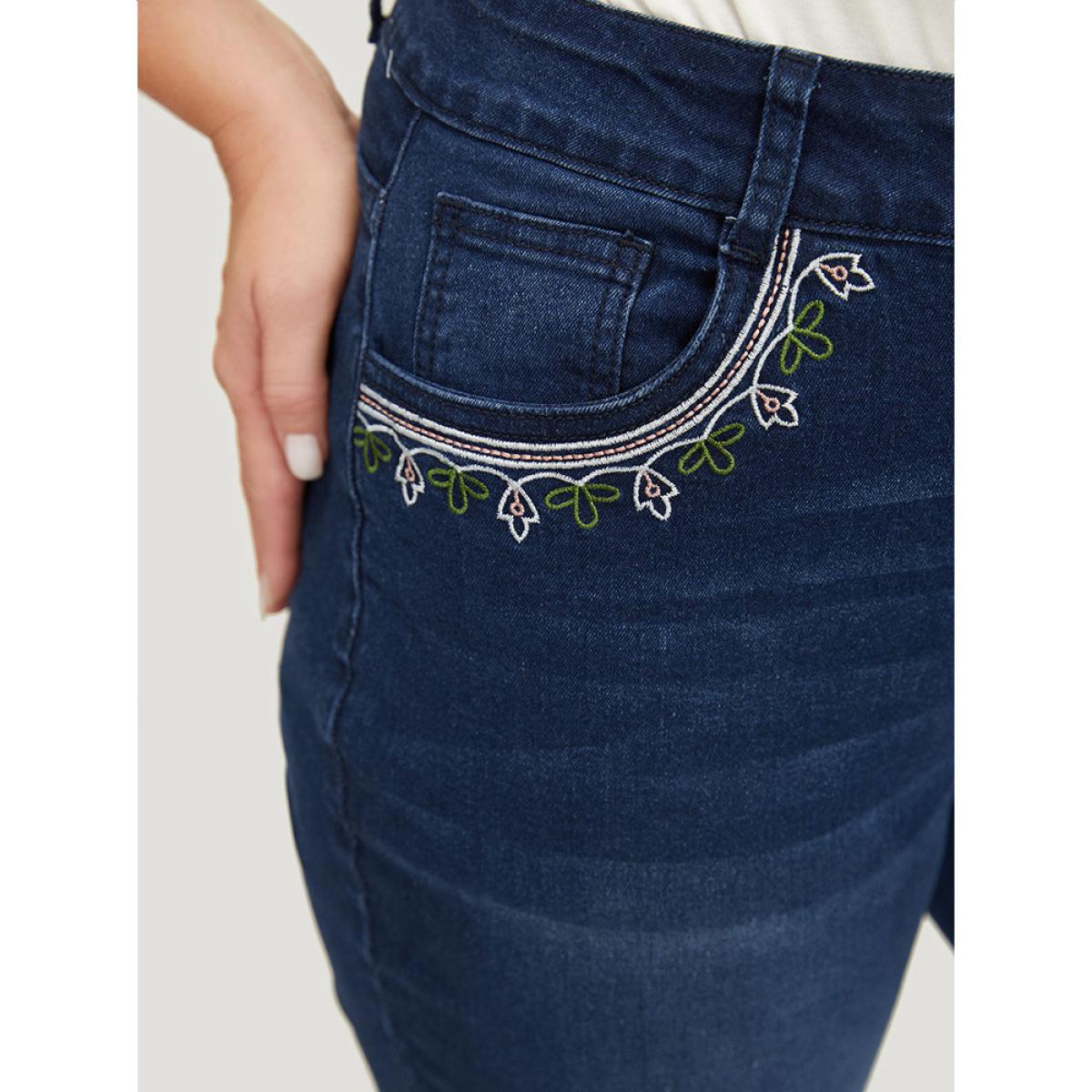 Plus Size Straight Very Stretchy High Rise Dark Wash Embroidered Trim Jeans Women DarkBlue Casual Plain Embroidered High stretch Jeans BloomChic 28/5X Product Image