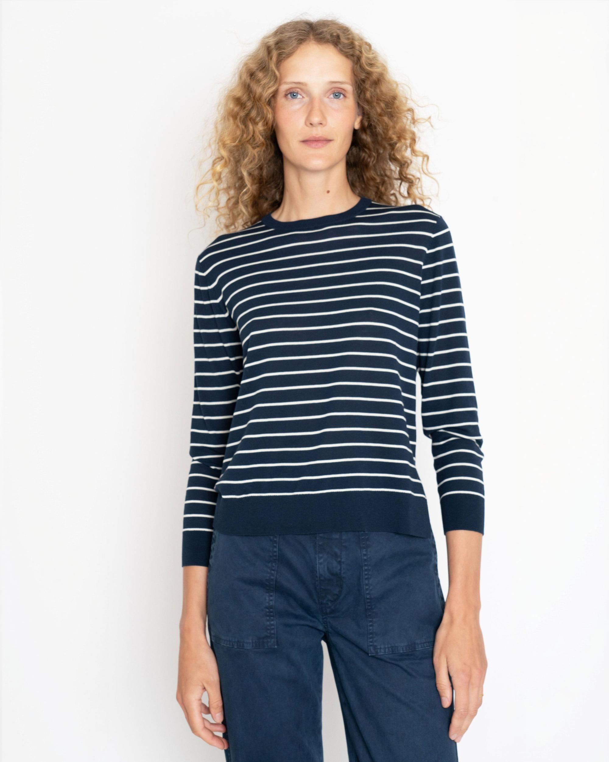 The Larsen - Navy/Cream Female Product Image
