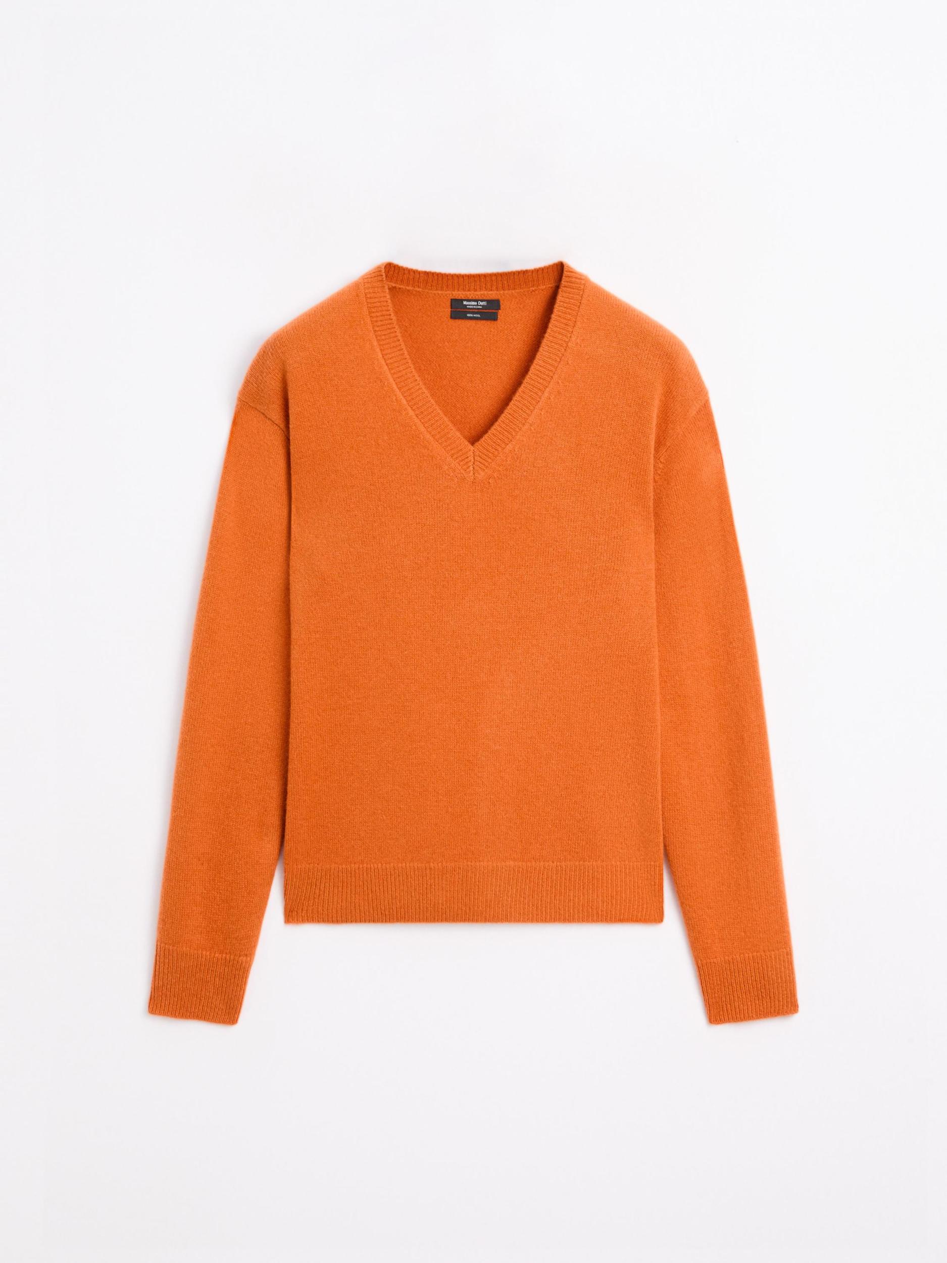 V-neck knit sweater Product Image