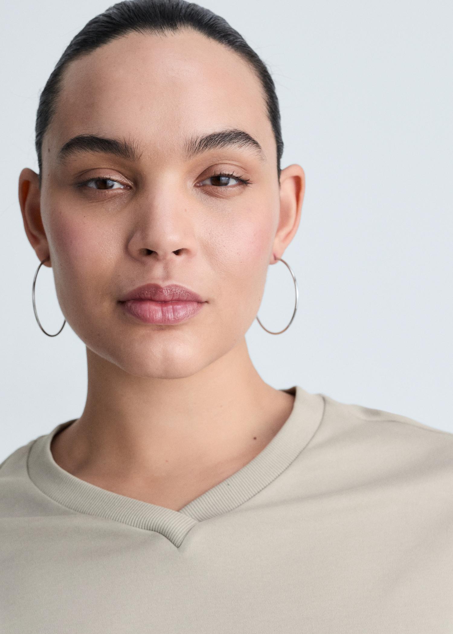 V-neck cotton T-shirt - Women | MANGO USA Product Image