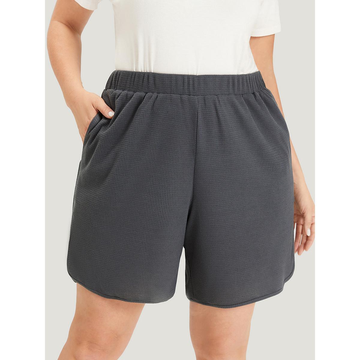 Plus Size Plain Waffle Knit Pocket Arc Hem Shorts Women Gray Casual Texture Dailywear Shorts BloomChic 12/L Product Image