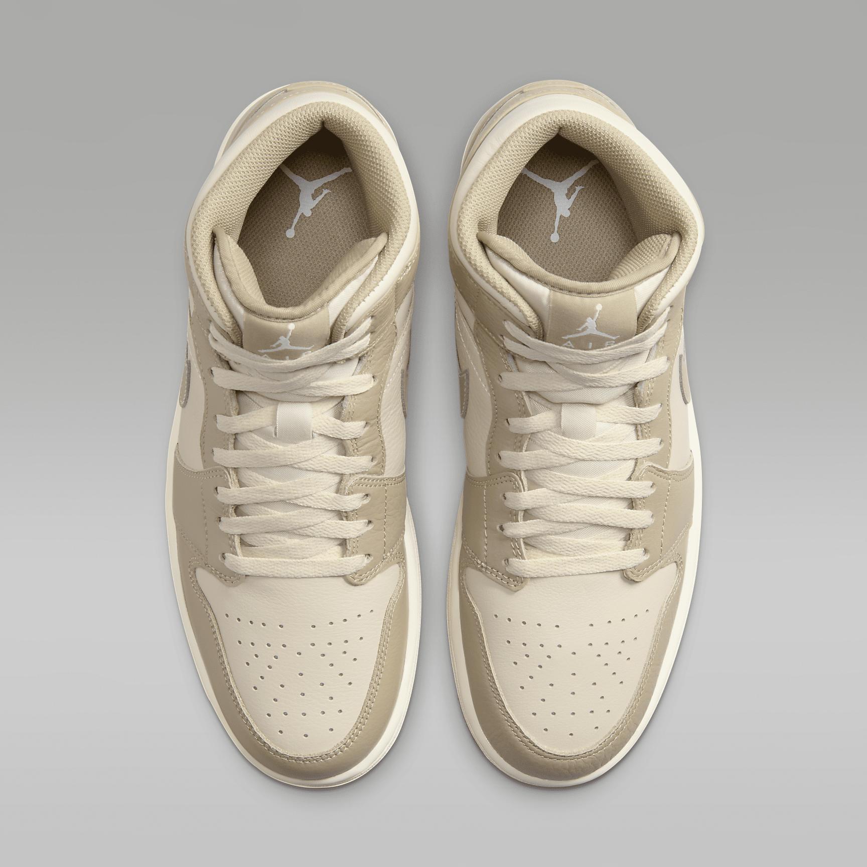 Air Jordan 1 Mid Men's Shoes Product Image