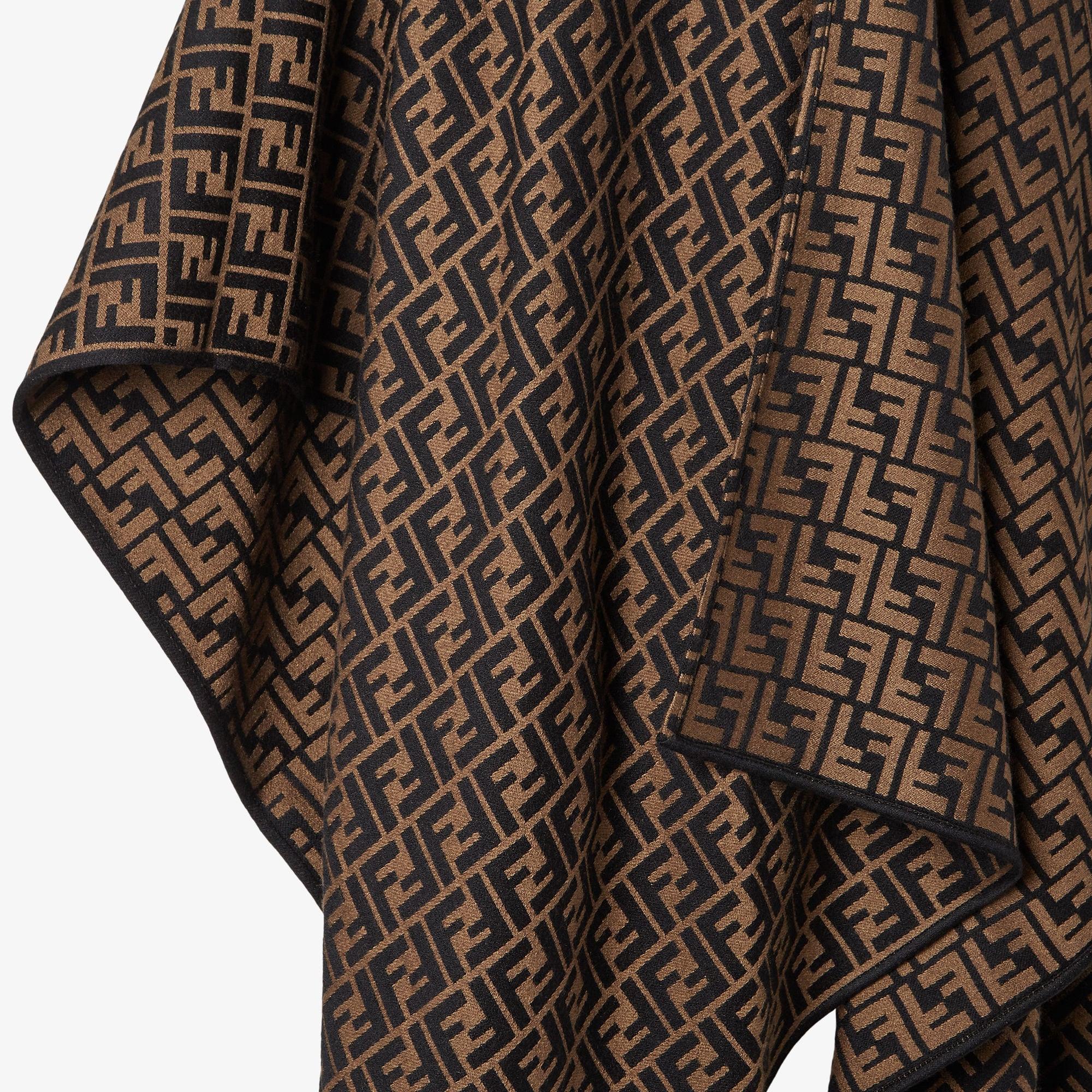 PonchoBrown wool and silk poncho Product Image