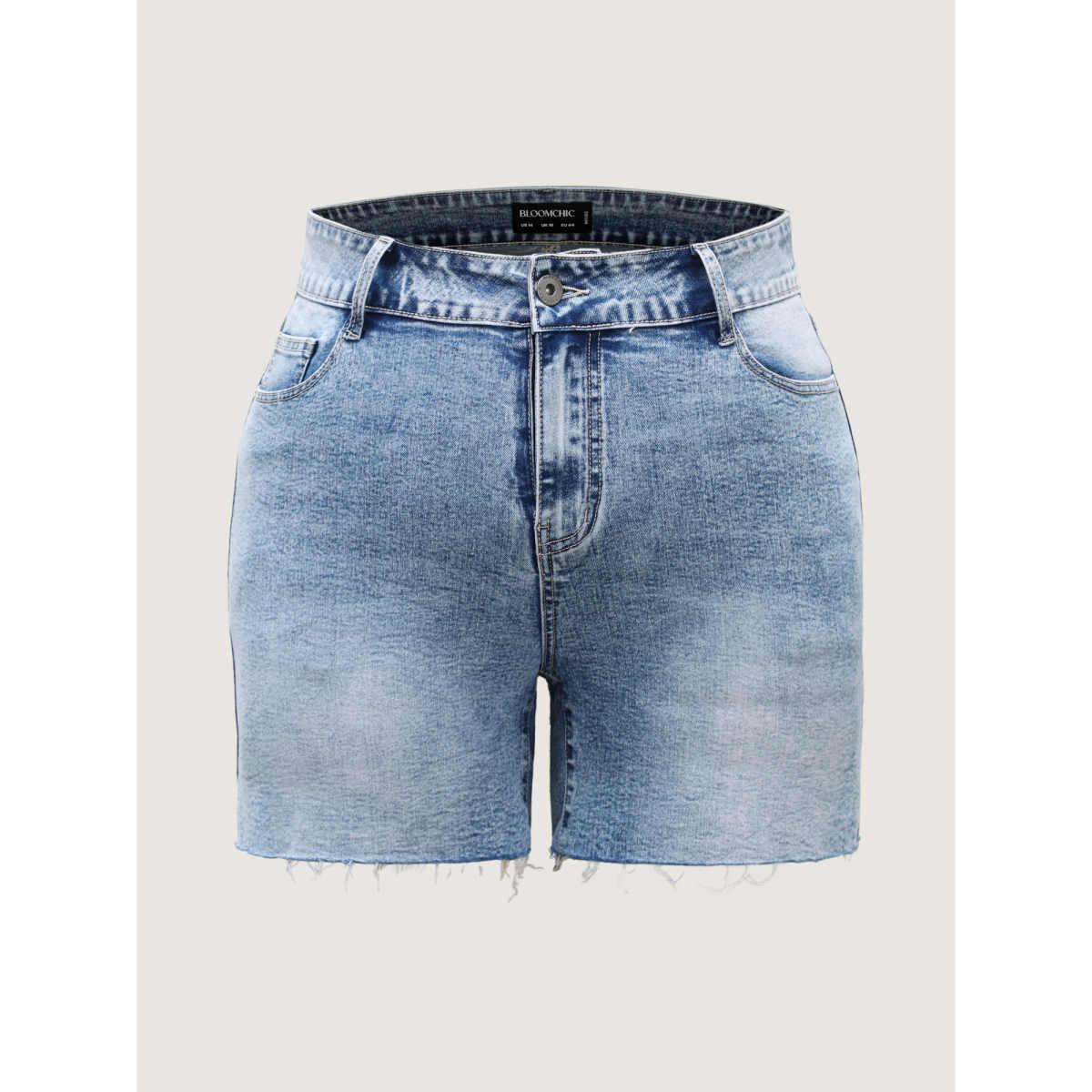 Plus Size Classic Cut Skinny-Fit Denim Shorts Women Midblue Medium stretch Casual Slanted pocket Denim Shorts BloomChic 18/2X Product Image