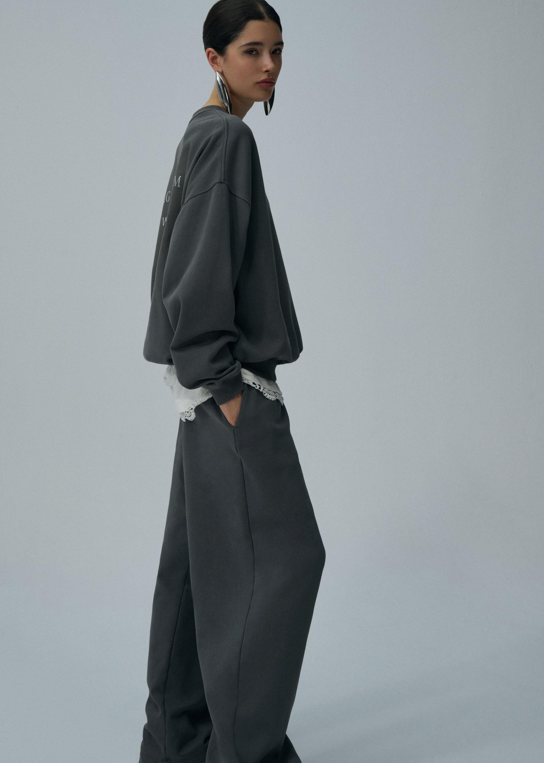 Relaxed sweatpants in grey Product Image