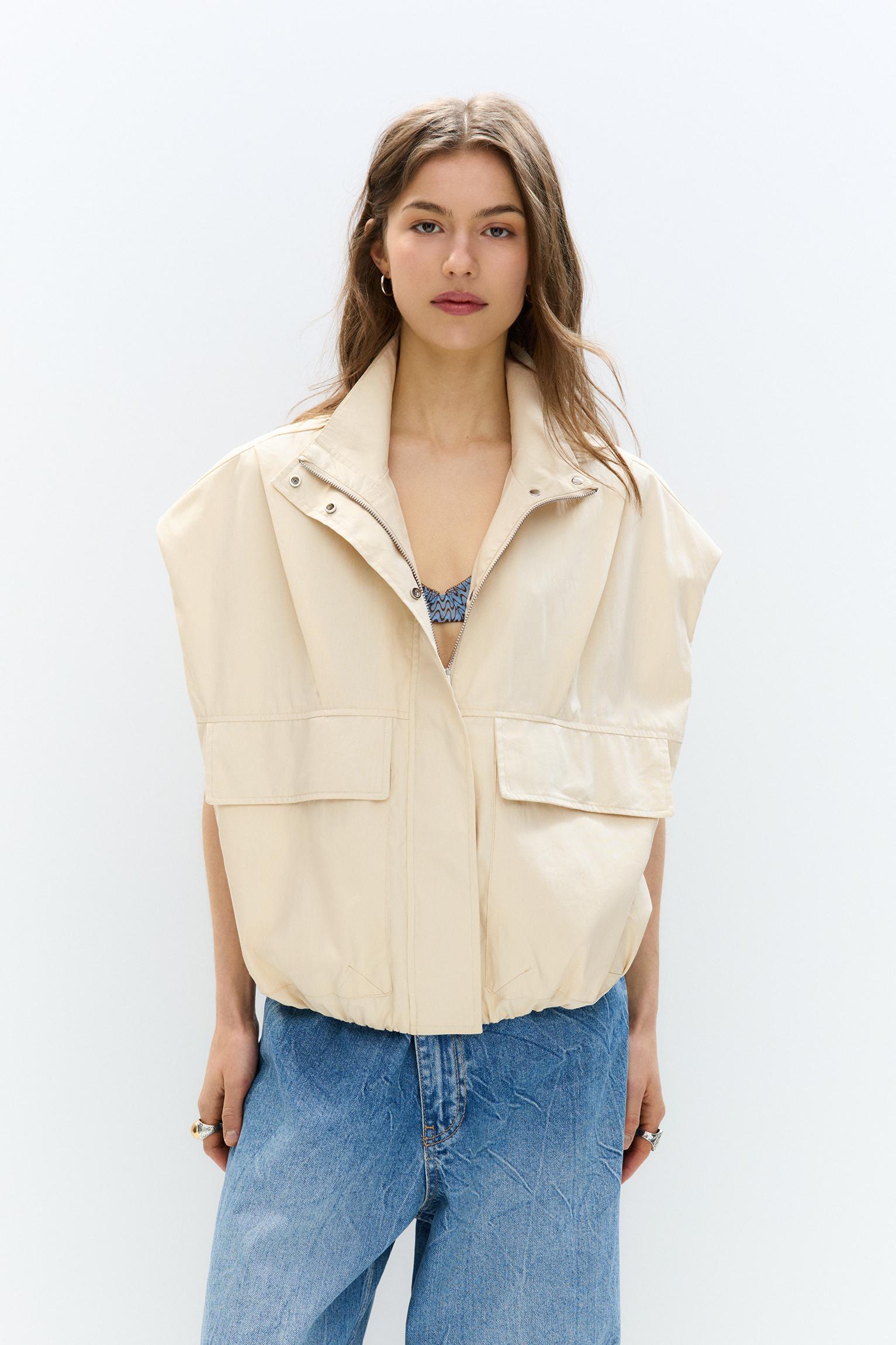 Vest with patch pockets Product Image