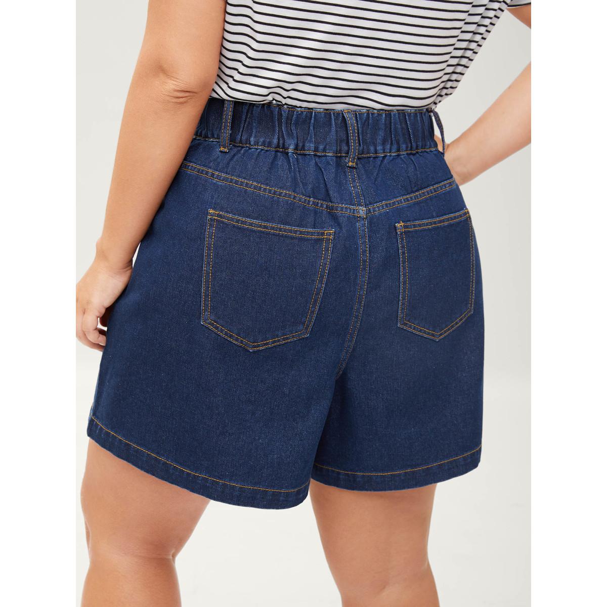 Plus Size Stretchy Waist Straight-Leg Denim Shorts Women Midblue No stretch Casual Slanted pocket Casual Denim Shorts BloomChic 18/2X Product Image