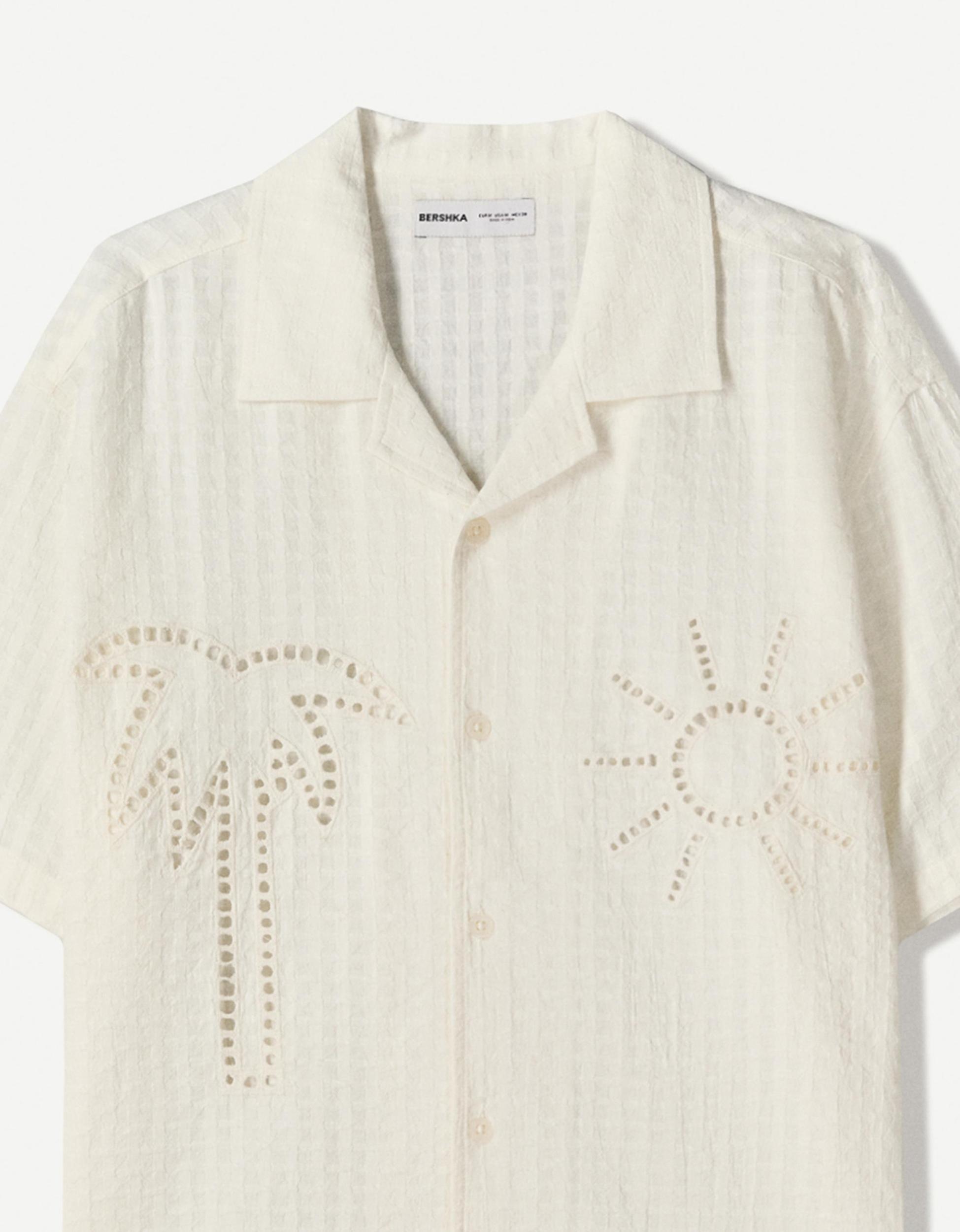 Embroidered short sleeve shirt Product Image