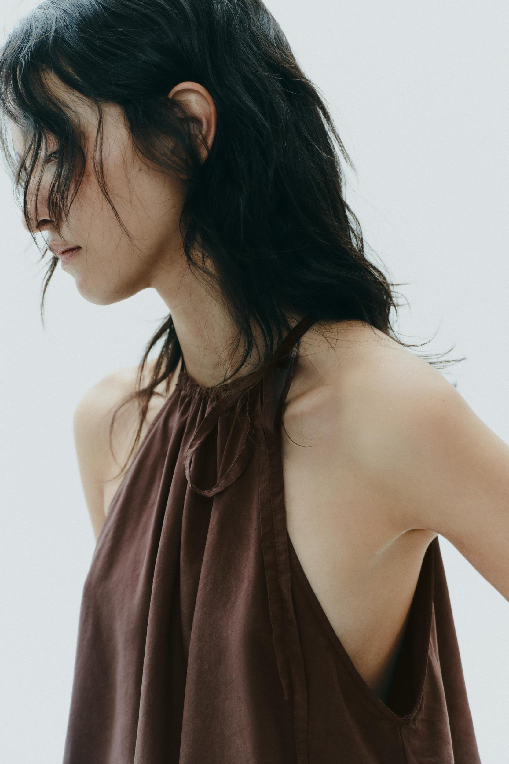 FLOWY HALTER TOP Product Image