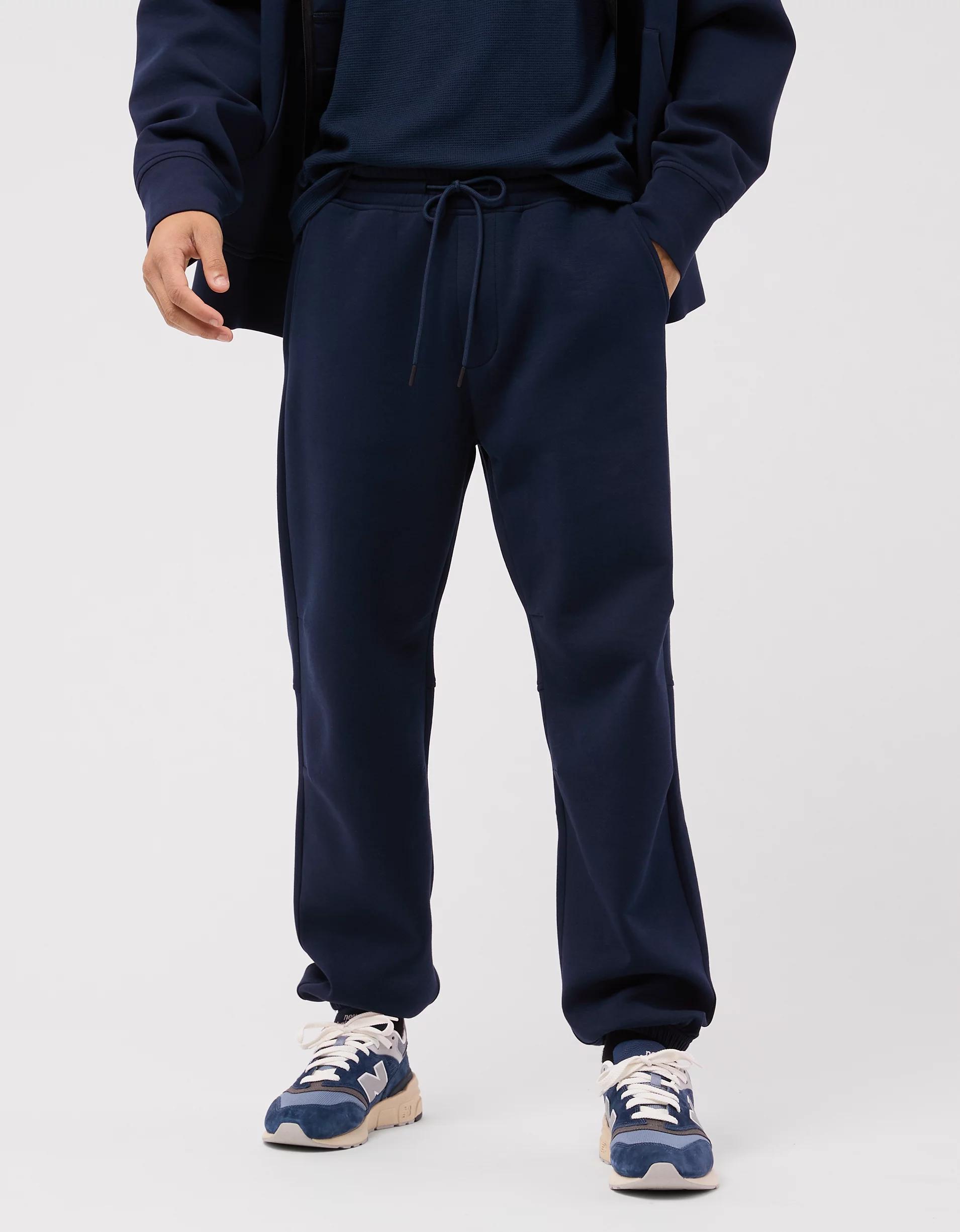 AE 24/7 Tech Fleece Jogger Product Image