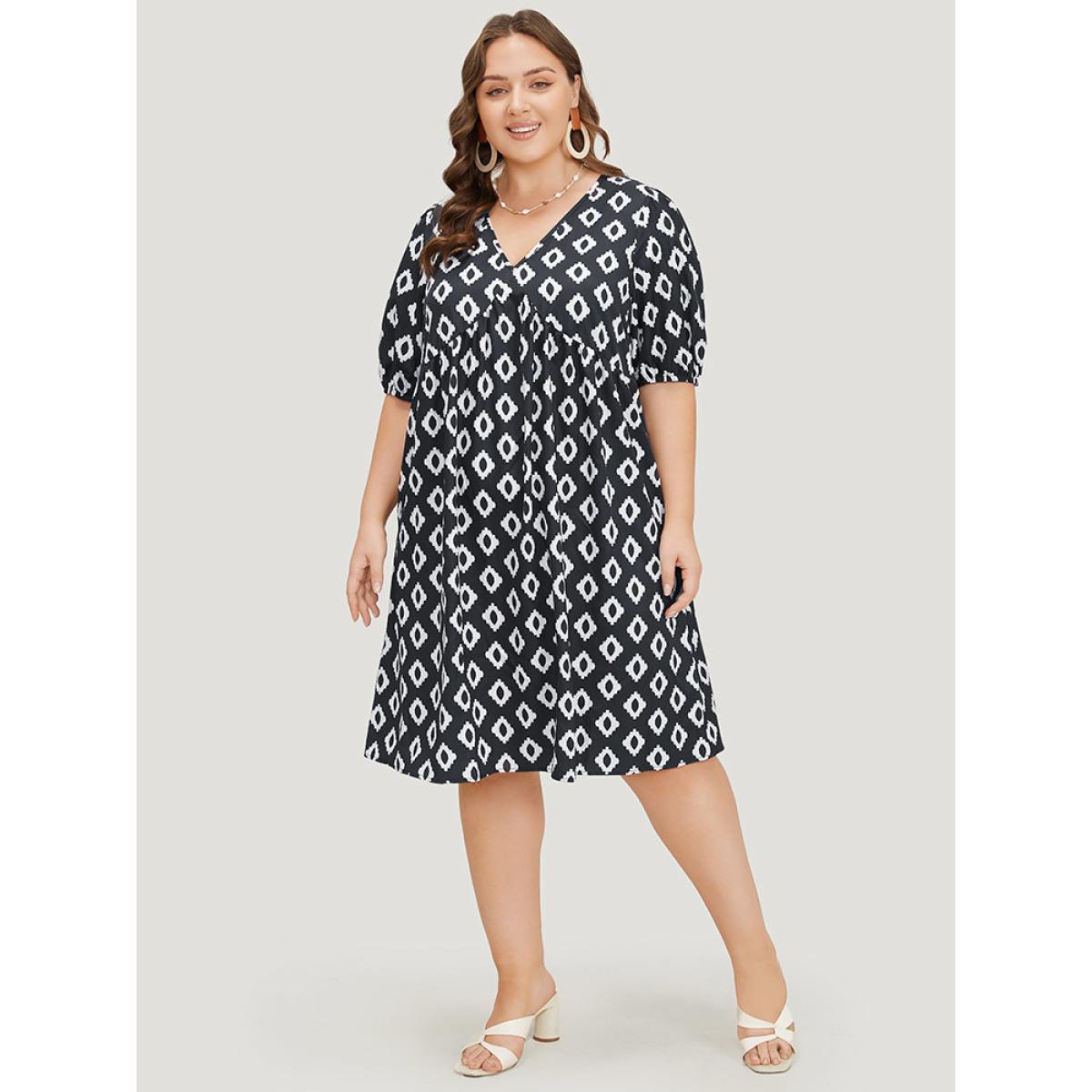 Plus Size Geometric Print Gathered Pocket Puff Sleeve Dress Black Women Vacation Gathered V-neck Short sleeve Curvy Knee Dress BloomChic 12/L Product Image