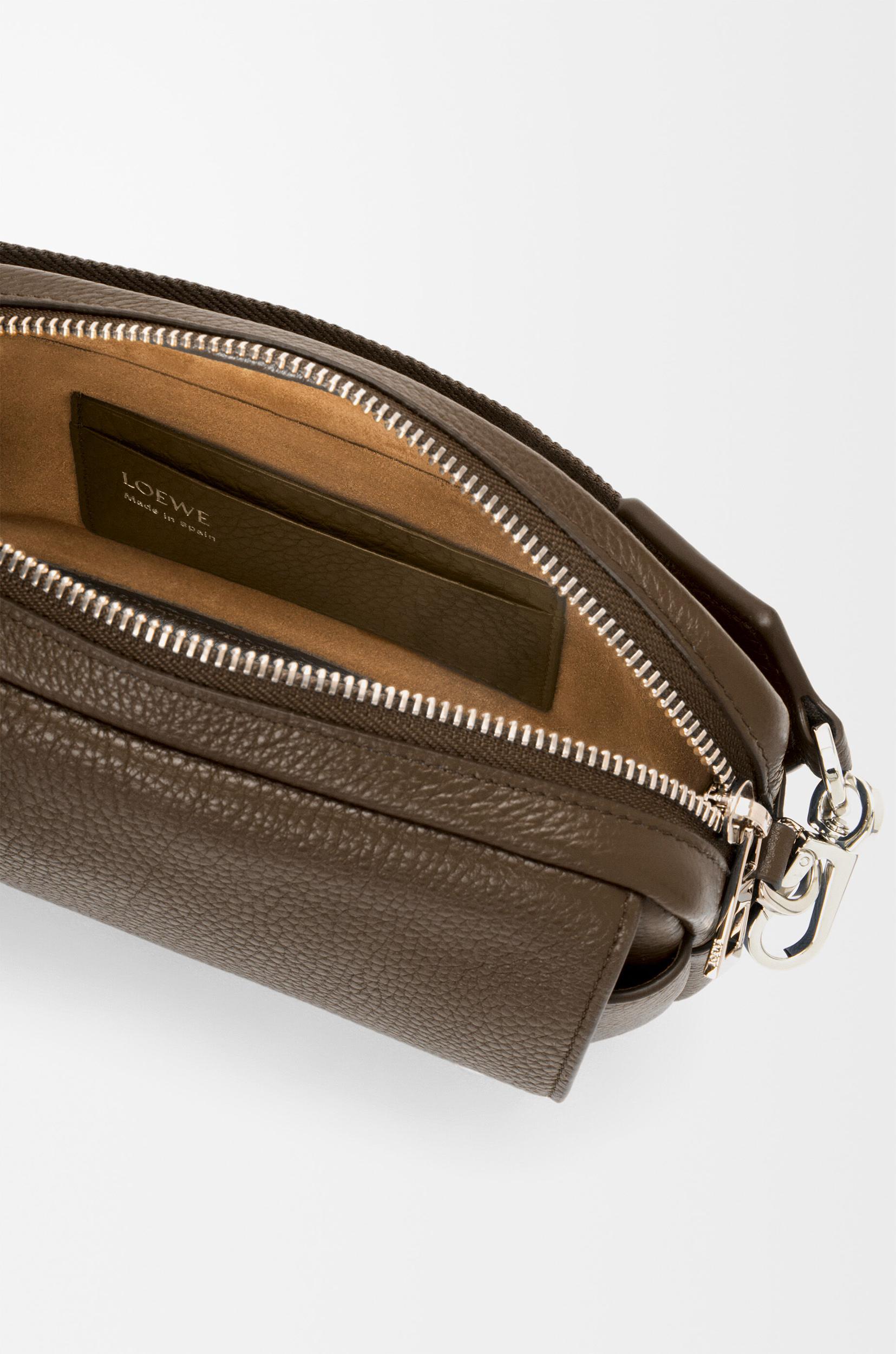 Small Pebble messenger bag in supple grained calfskin Product Image