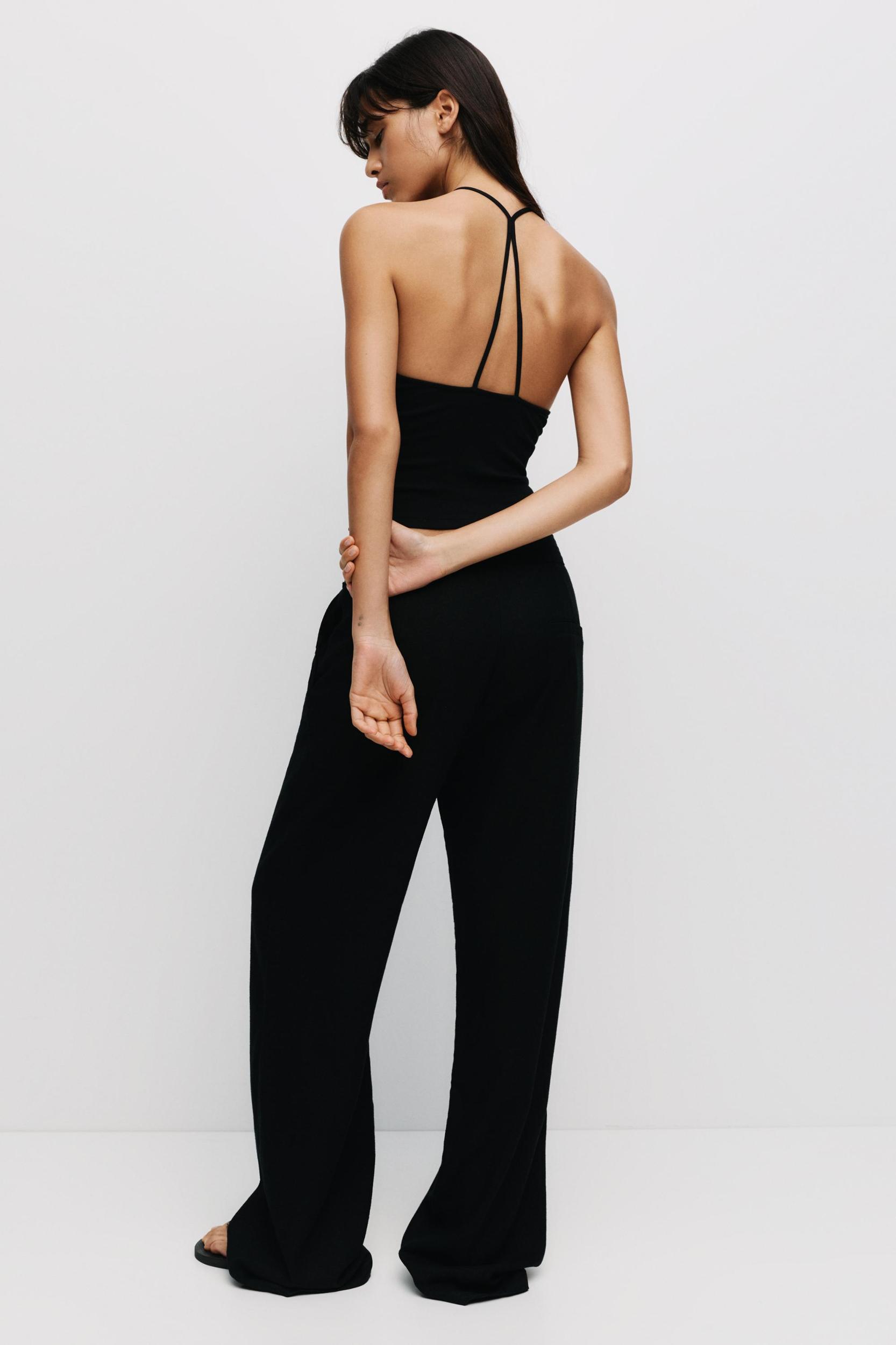 Halter top with straps at the back Product Image