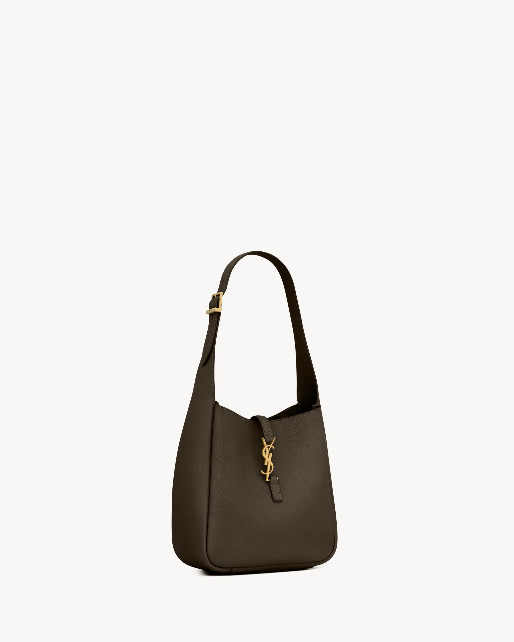 LE 5 À 7 supple small IN GRAINED LEATHER Product Image