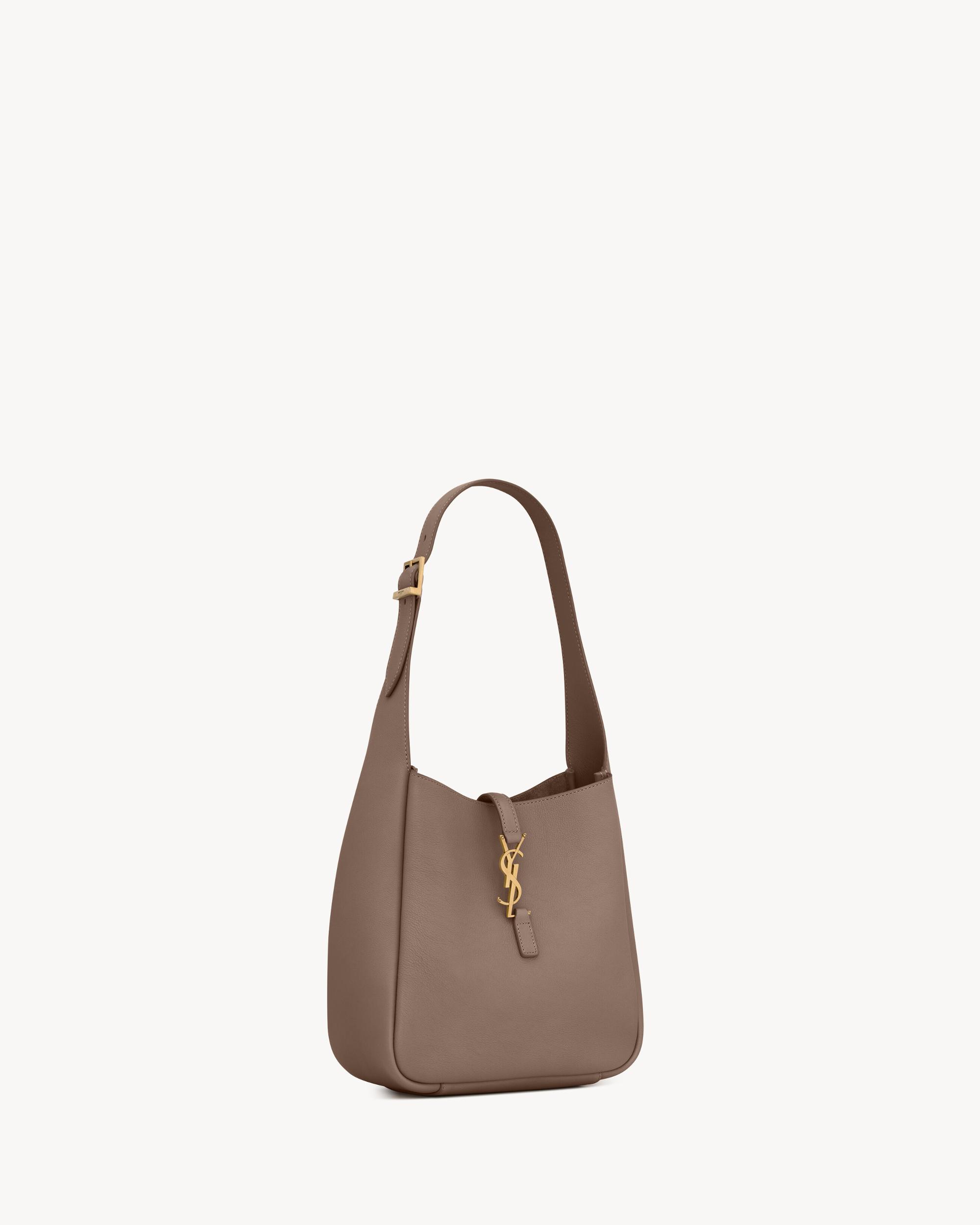 LE 5 À 7 supple small in grained leather Product Image