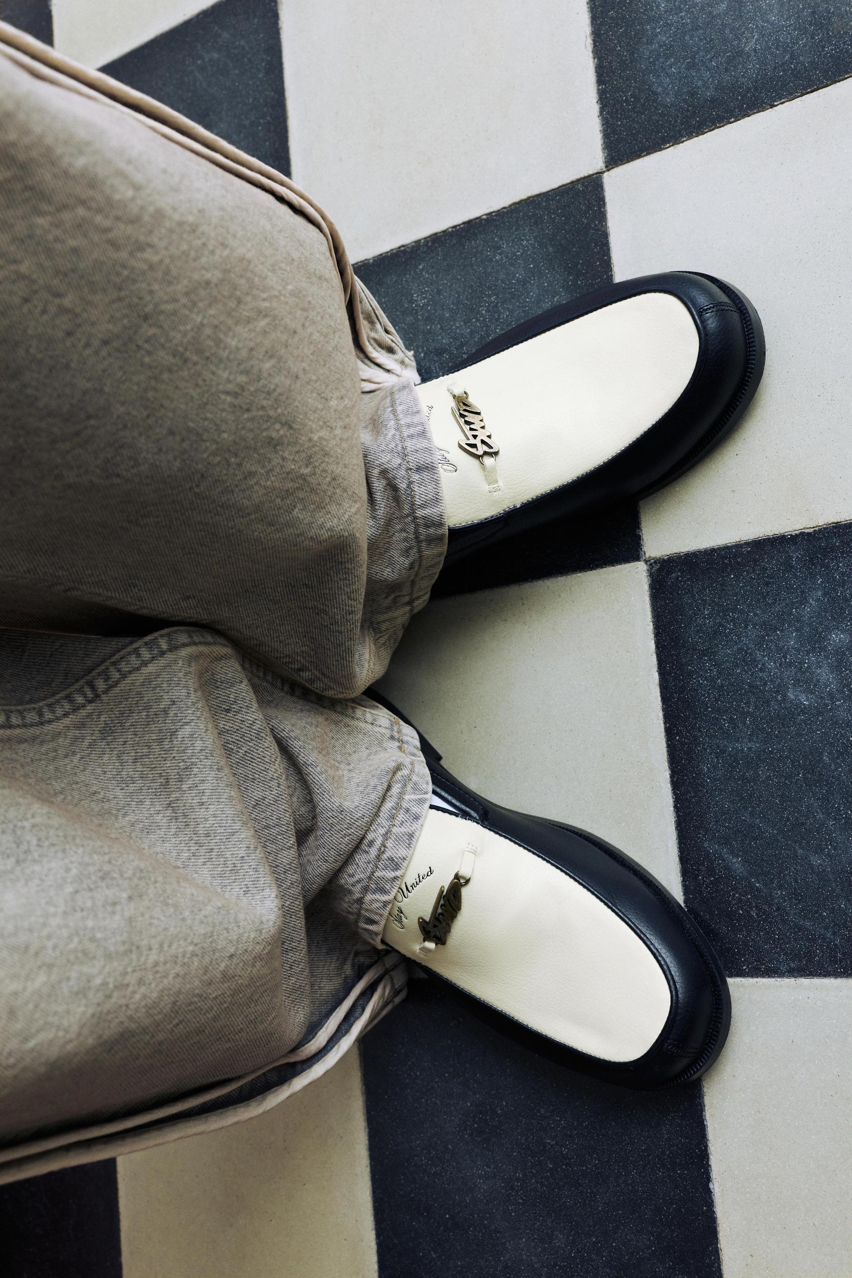 STWD Contrast Loafers Product Image