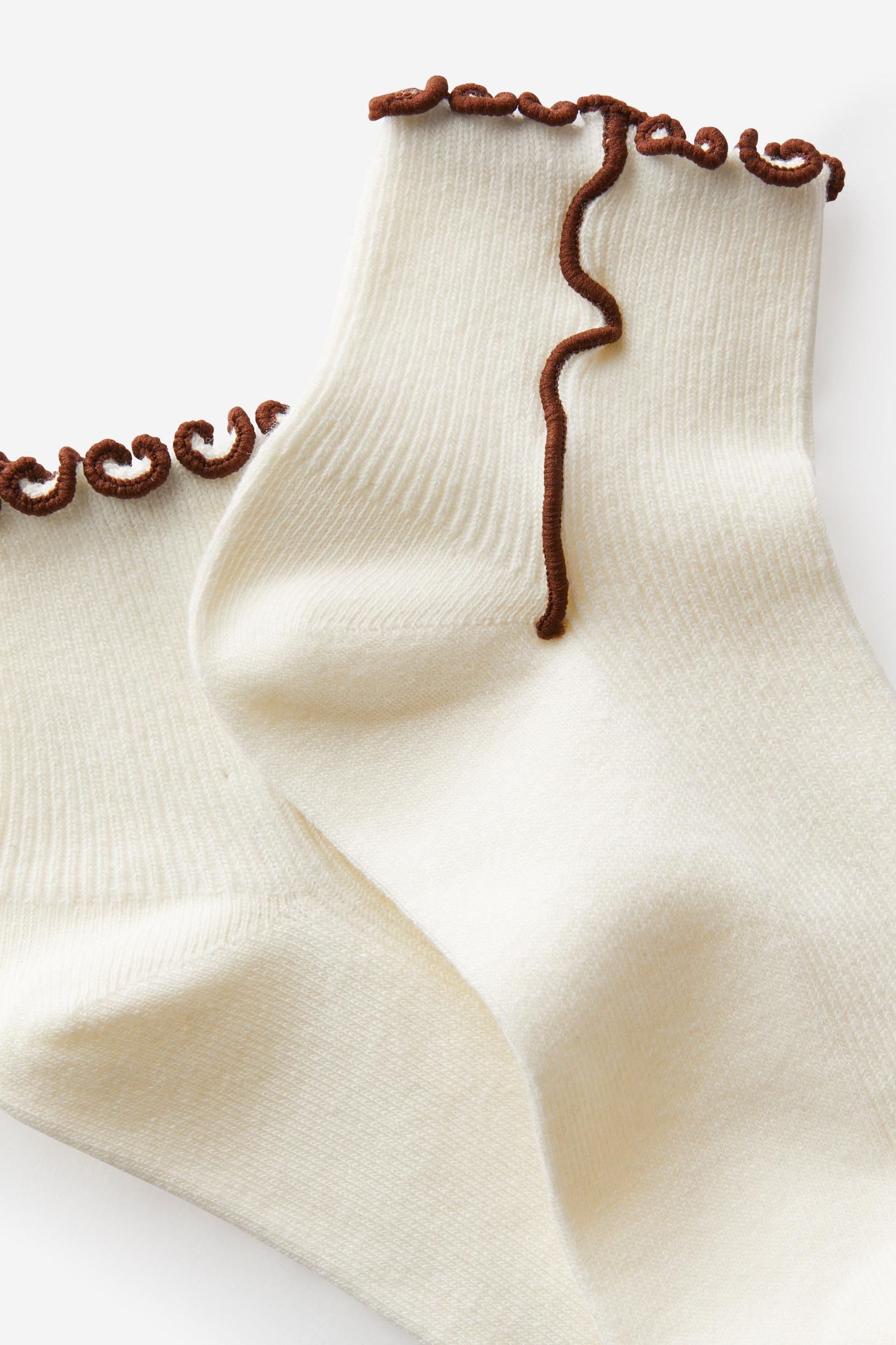 Fashion Frill Ribbed Ankle Sock Product Image