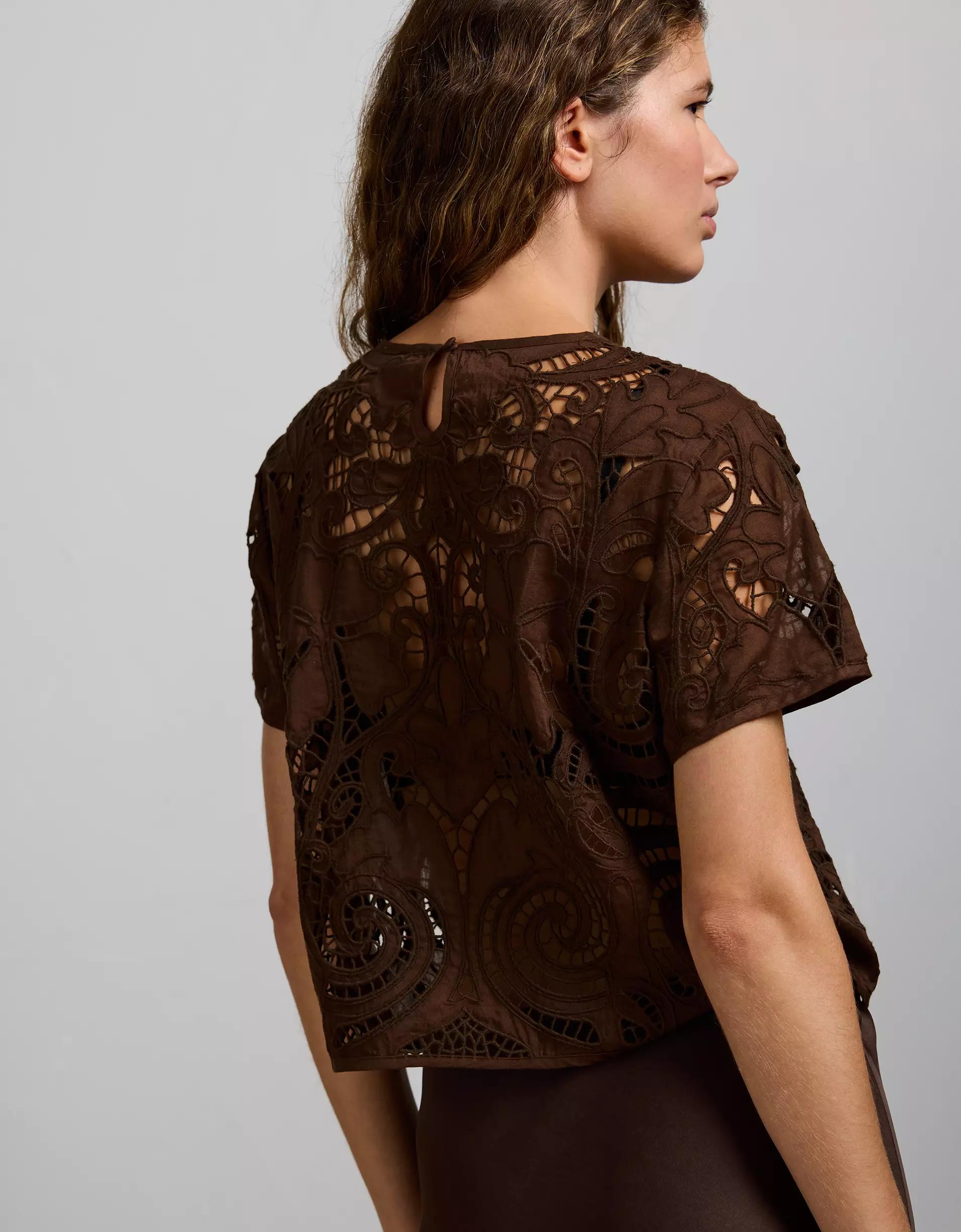 AE77 Premium Lace T-Shirt Product Image