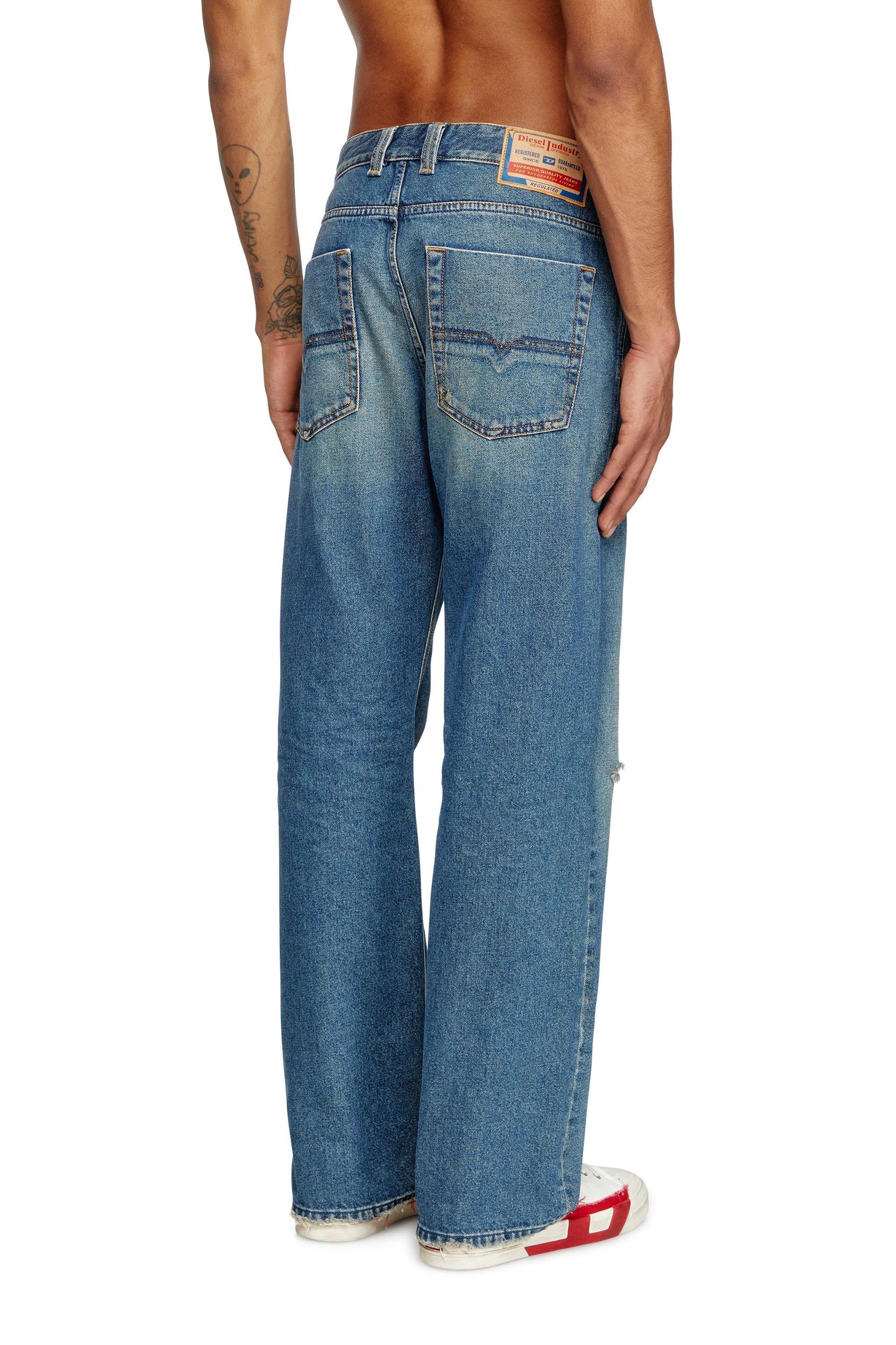Relaxed Jeans 1980 D-Eeper 09J79 Product Image
