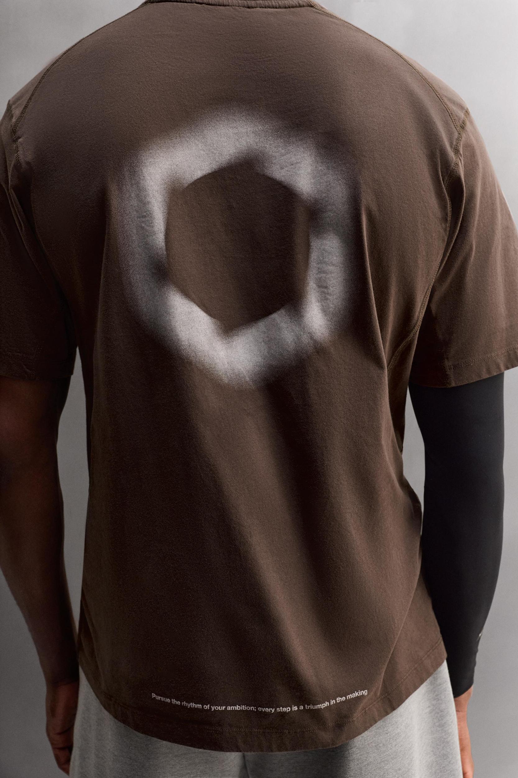 RUNNING GRAPHIC PRINT T-SHIRT Product Image