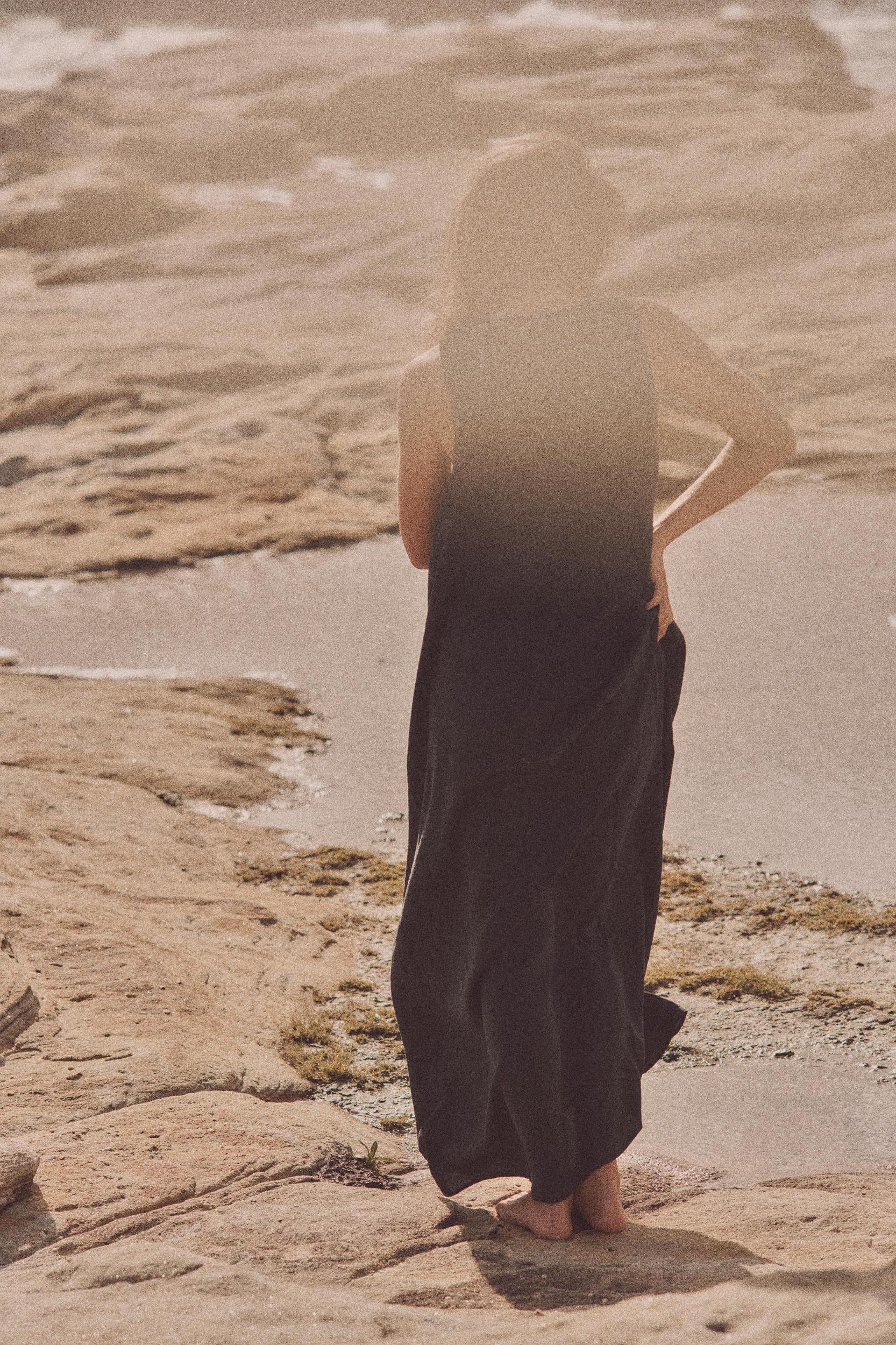 FLOWY MIDI DRESS Product Image