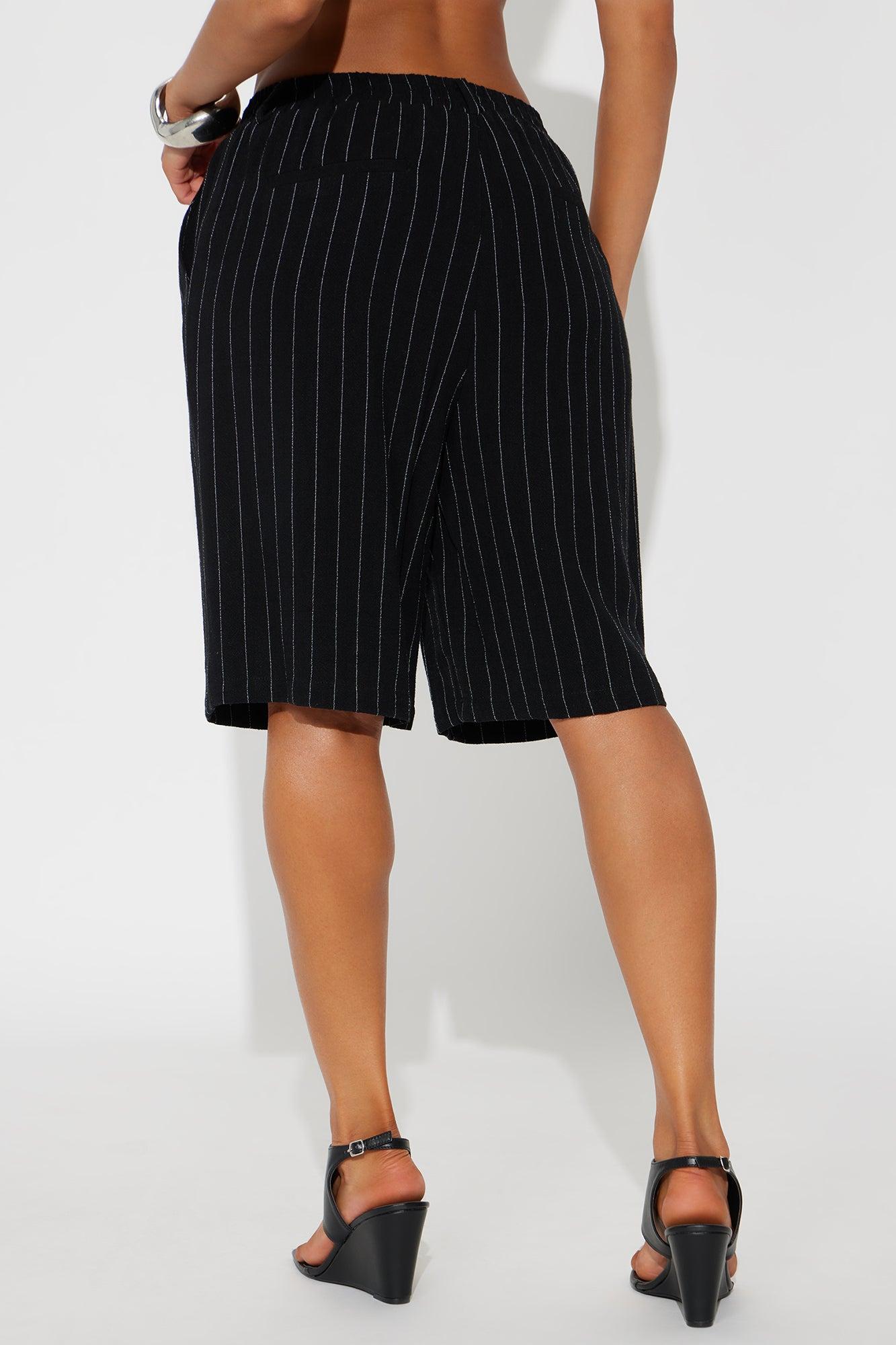 Natasha Linen Bermuda Short - Black Product Image