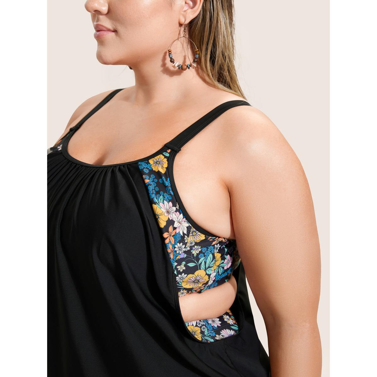 Plus Size U Neck Ditsy Floral Patchwork Gathered Swim Top Women's Swimwear Black Beach Gathered High stretch Bodycon U-neck Curve Swim Tops BloomChic 26/4X Product Image