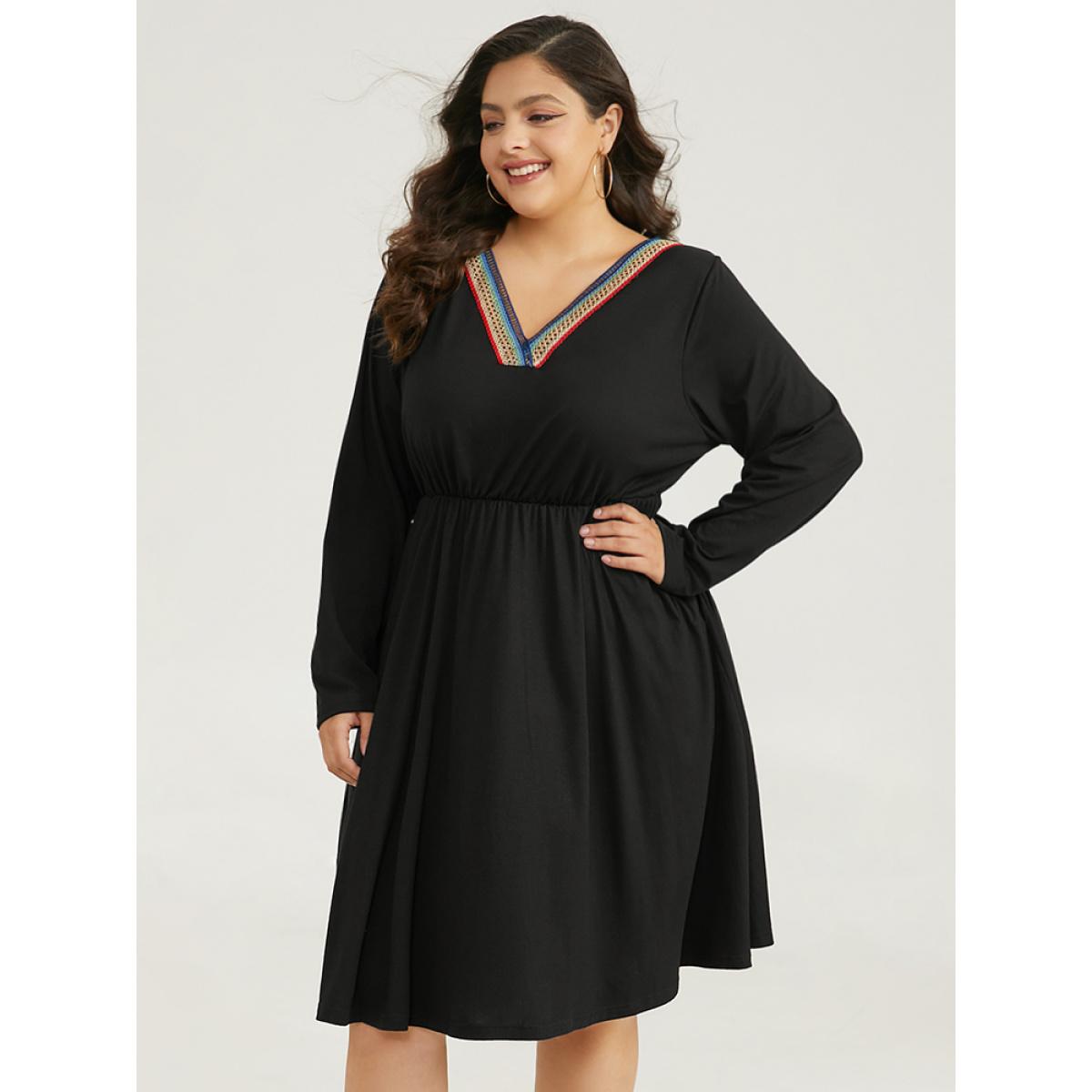Plus Size Supersoft Essentials Contrast Webbing Pocket Dress Black Women Casual Plain V-neck Long Sleeve Curvy Midi Dress BloomChic 10/M Product Image