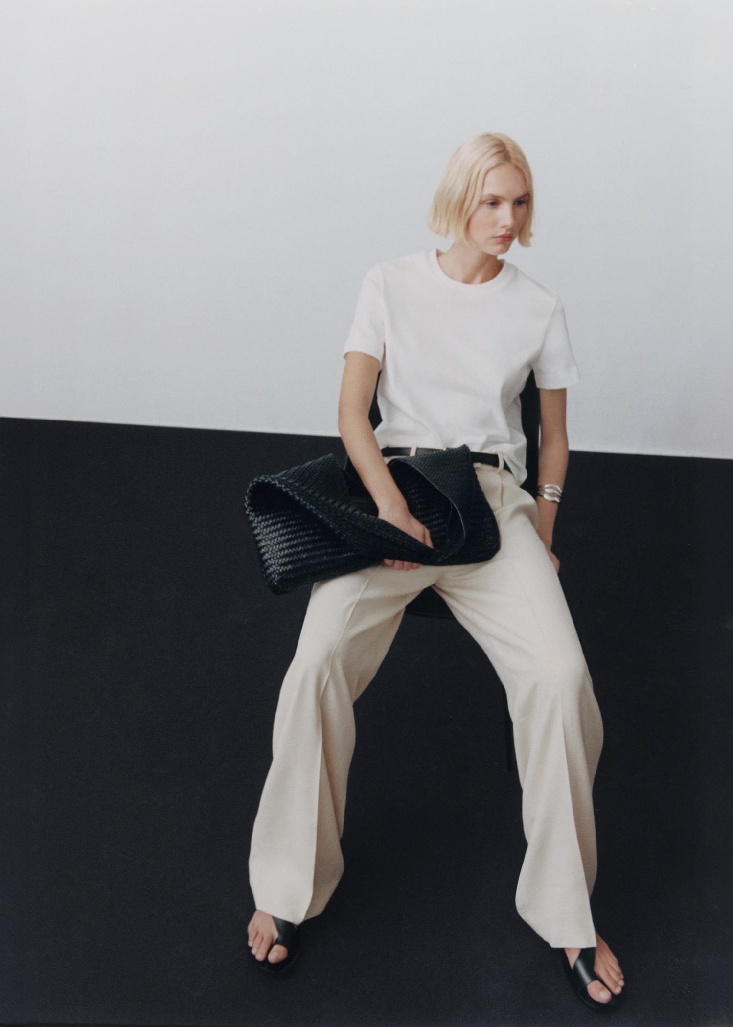 Short-sleeved cotton t-shirt - Women | MANGO USA Product Image