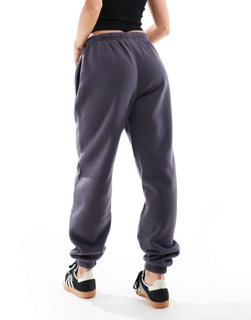 Kaiia Petite cuffed sweatpants in dark gray Product Image