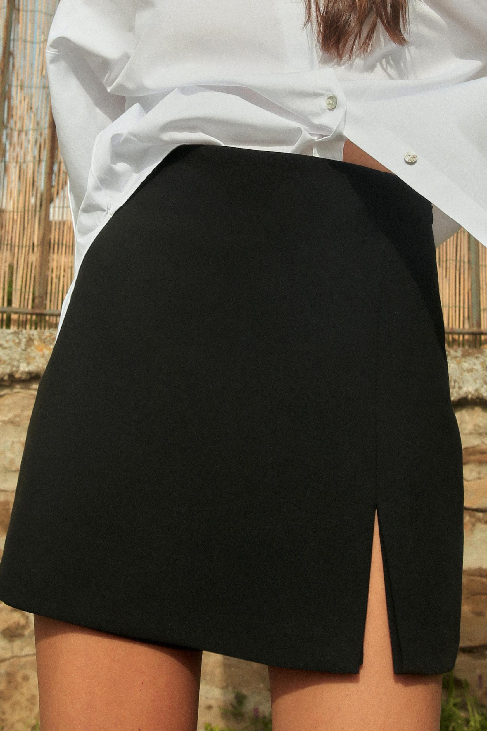 SLIT HEM SKORT Product Image