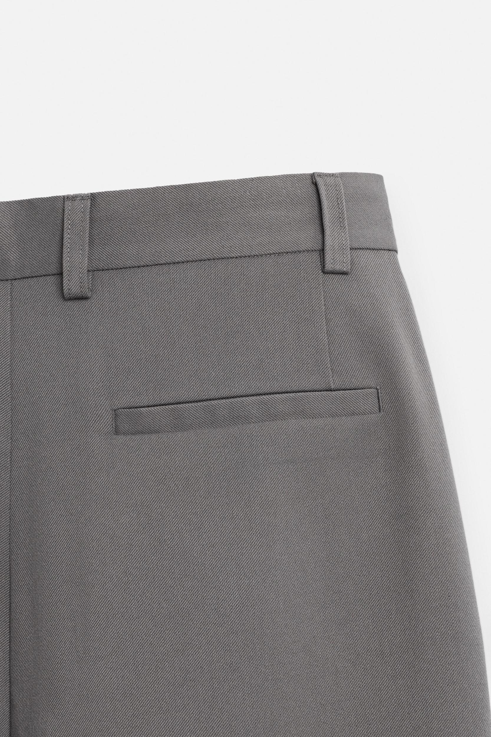 PLEATED RELAXED FIT SHORTS Product Image