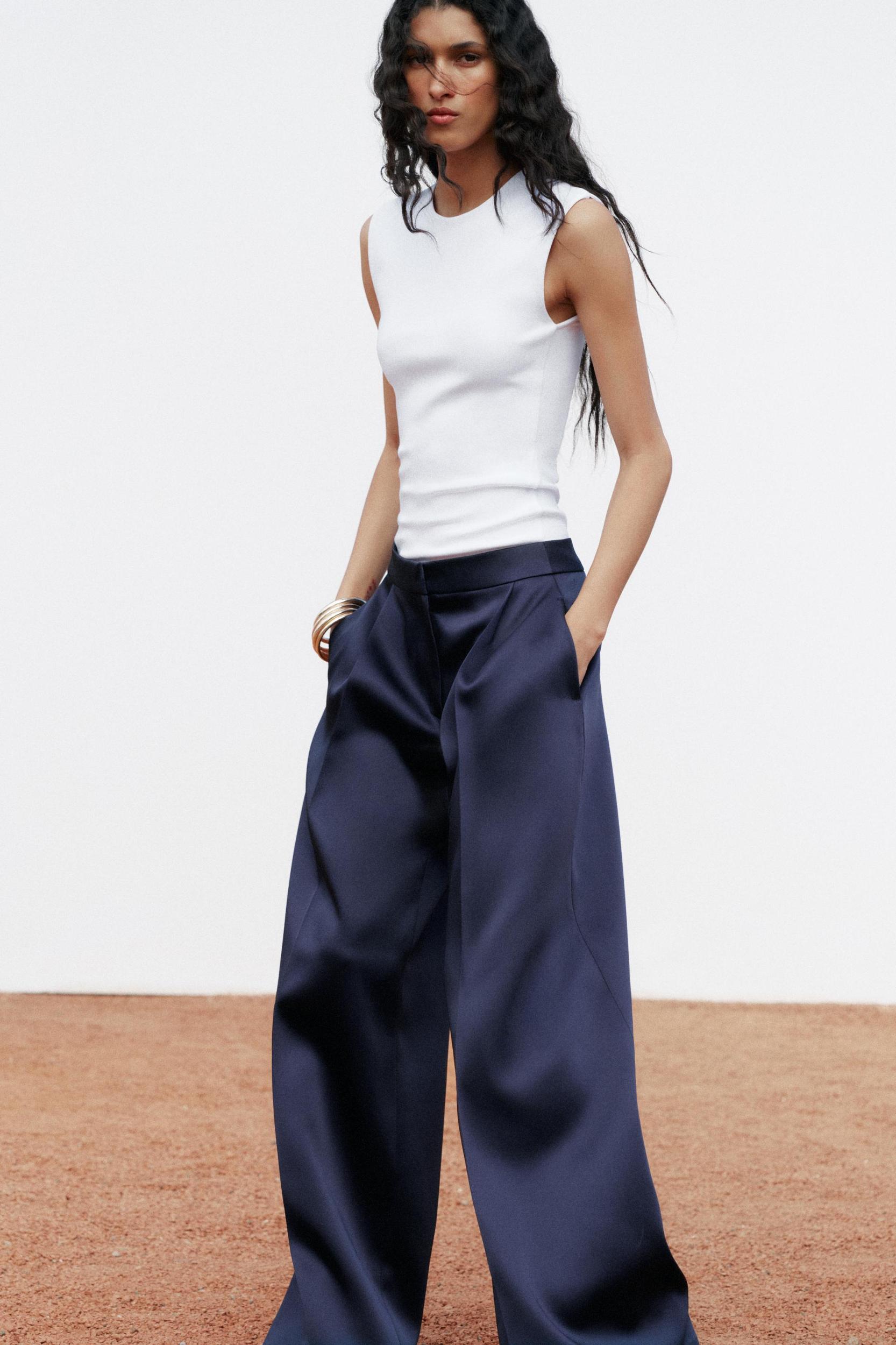 TANK TOP Product Image